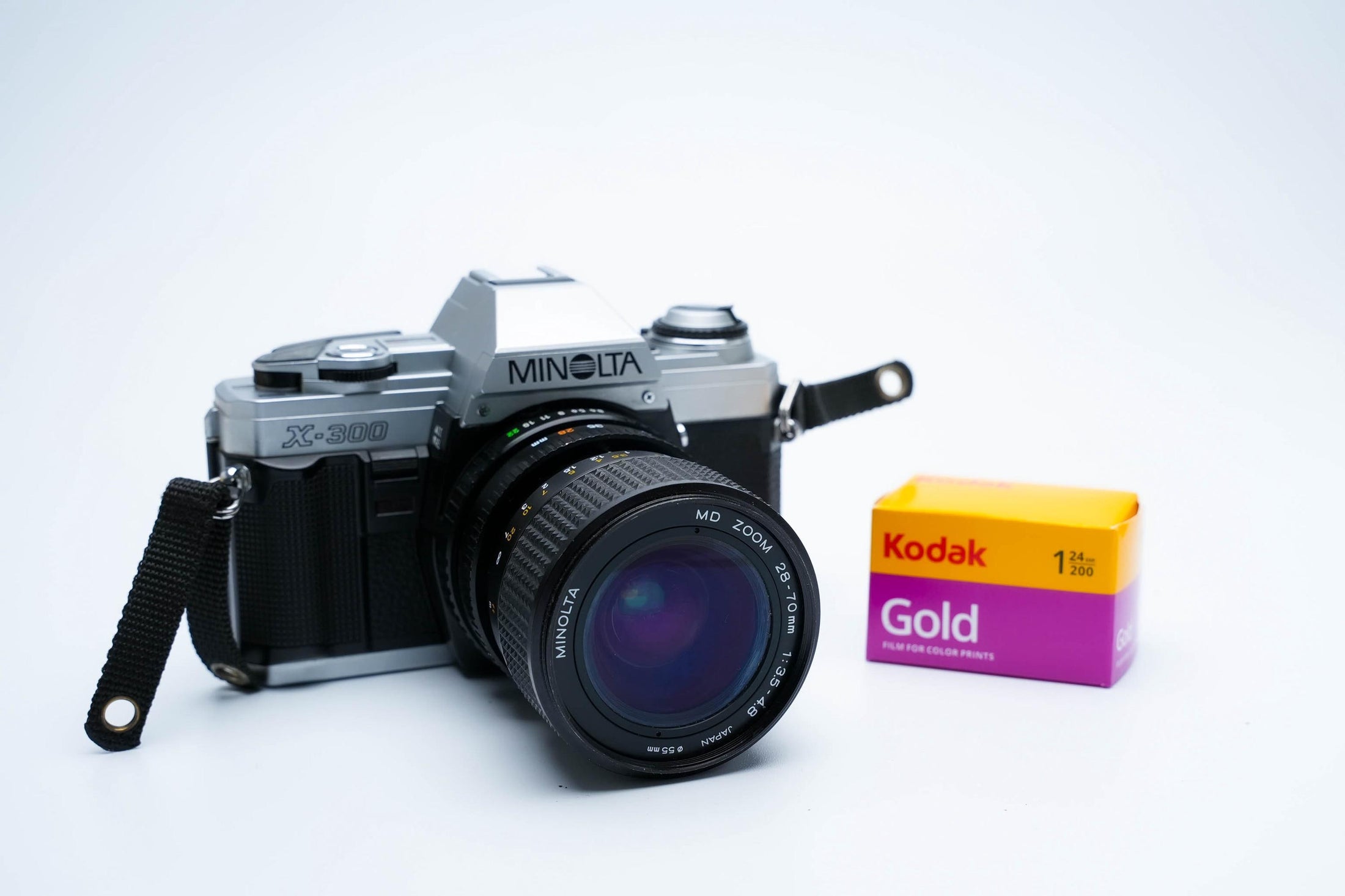 Minolta X-300 – MD Zoom 28-70mm f/3.5-4.8 + Gratis Kodak Gold