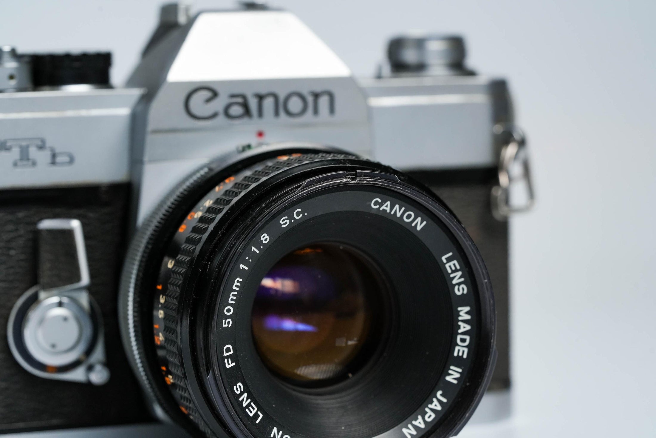 Canon FTb + 50mm f/1.8 SC + Gratis Kodak Gold – Vintage 35mm SLR | Volledig werkend