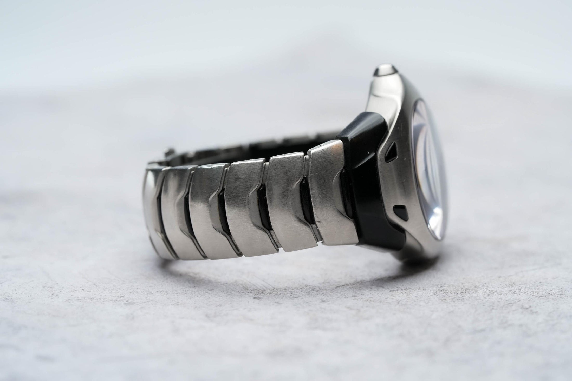 Seiko 5J22-0A70 – Innovatief Kinetic Auto Relay-horloge met Futuristisch Design by Unseend