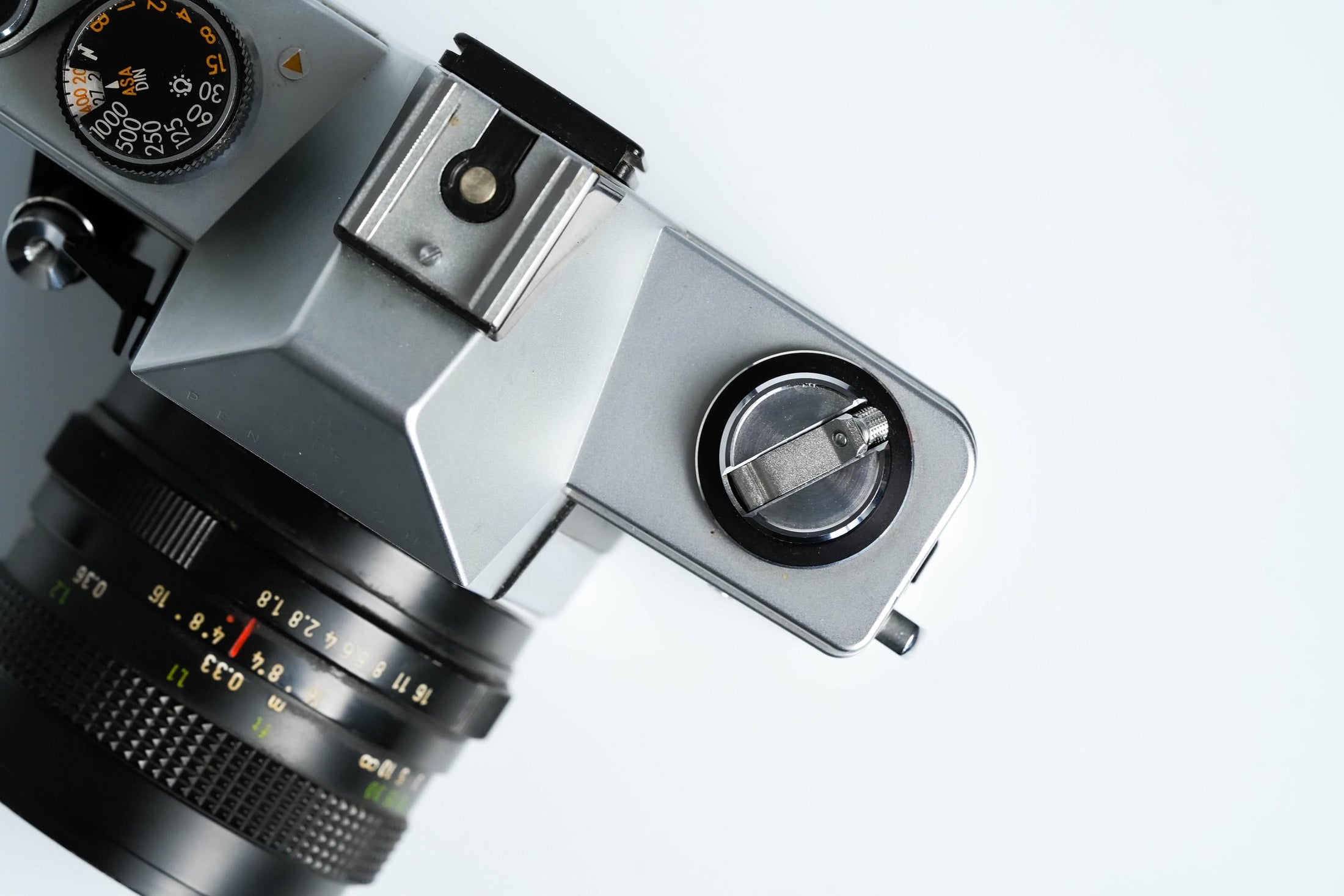 Praktica LTL + Pentacon 50mm f/1.8 + gratis 35mm film – Mechanische vintage SLR