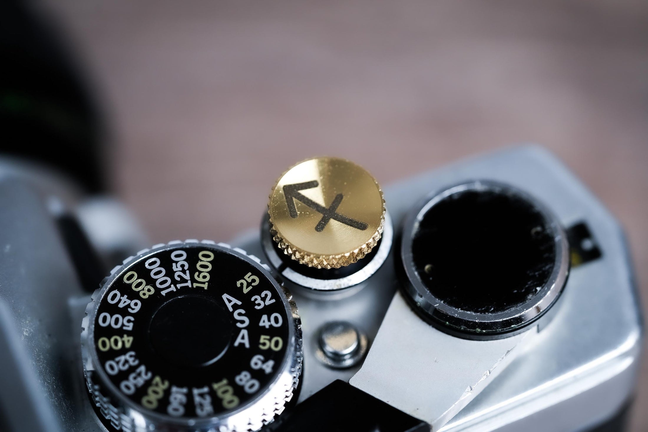 Ontspanknop sterrenbeeld Boogschutter – Sagittarius symbool – licht messing – gelaserd & handgemaakt