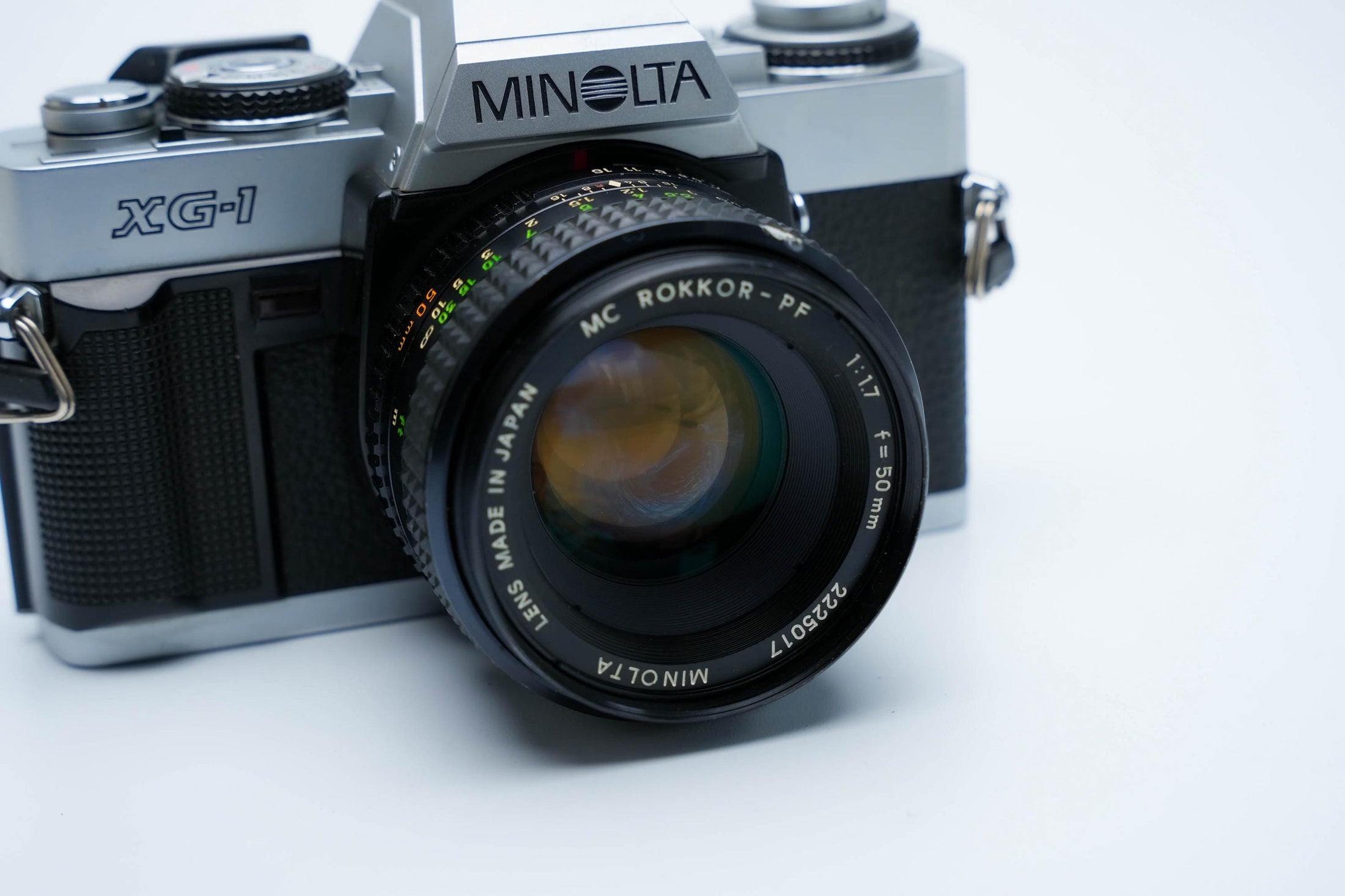 Minolta XG-1 + MC Rokkor-PF 50mm f/1.7 + gratis Kodak Gold 35mm film