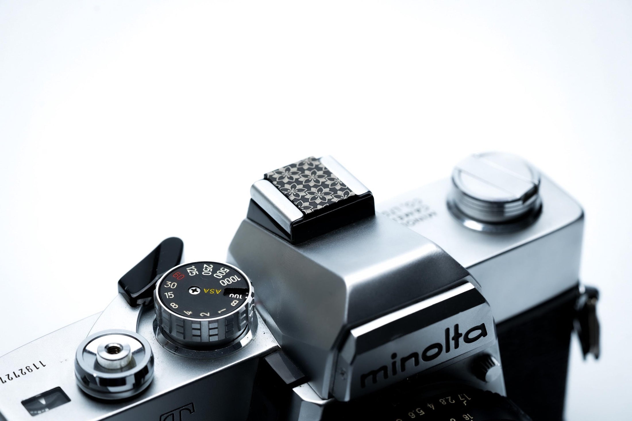 Hotshoe cover sakura bloemen – gegraveerd zwart aluminium – camera sierkap voor Fujifilm X100VI, Sony, Minolta en meer