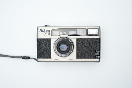 Nikon 35Ti – premium point-and-shoot camera – 1993 – titanium behuizing