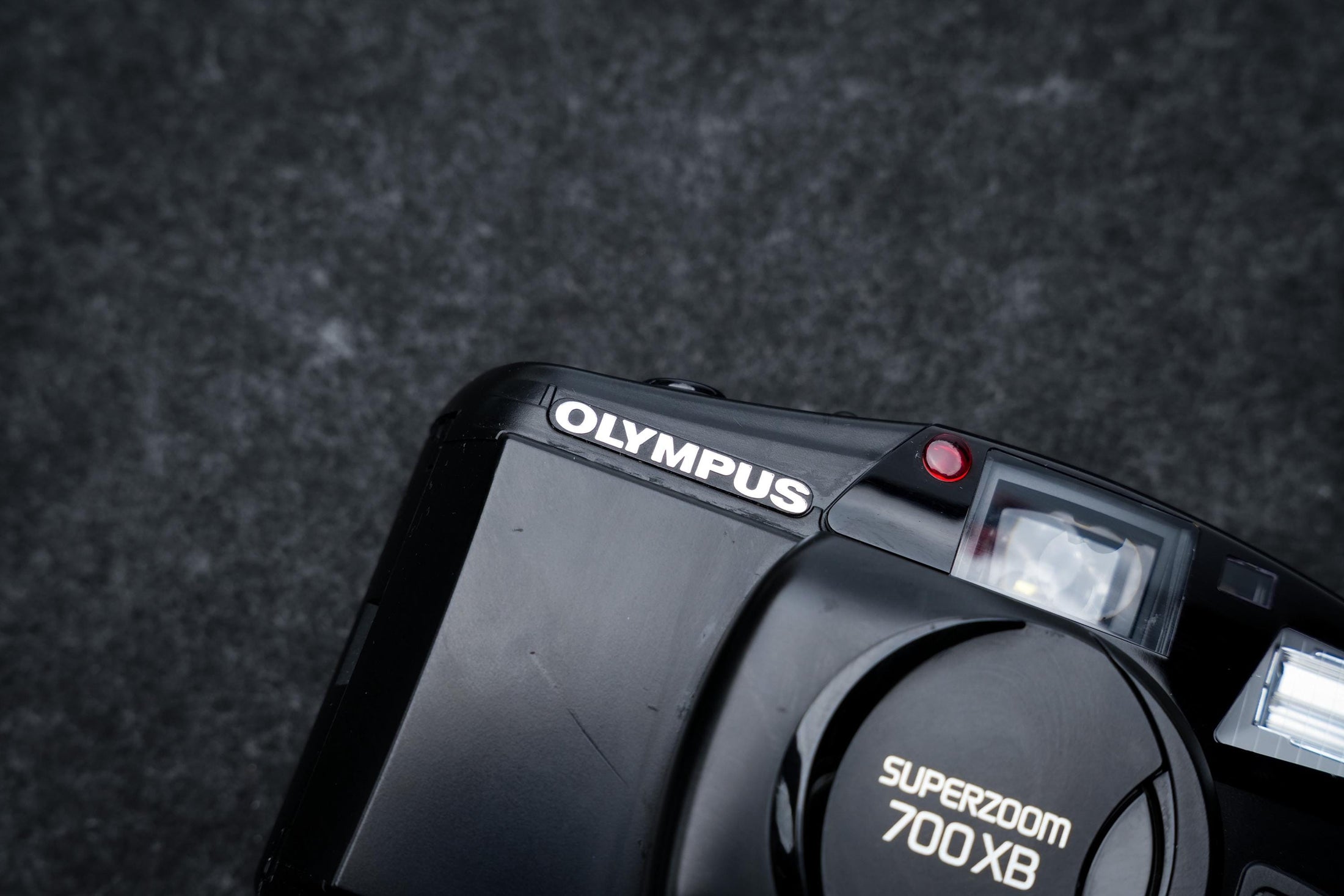 Olympus Superzoom 700XB + Gratis 35mm film – 35mm compact camera – 1997 – compleet in doos