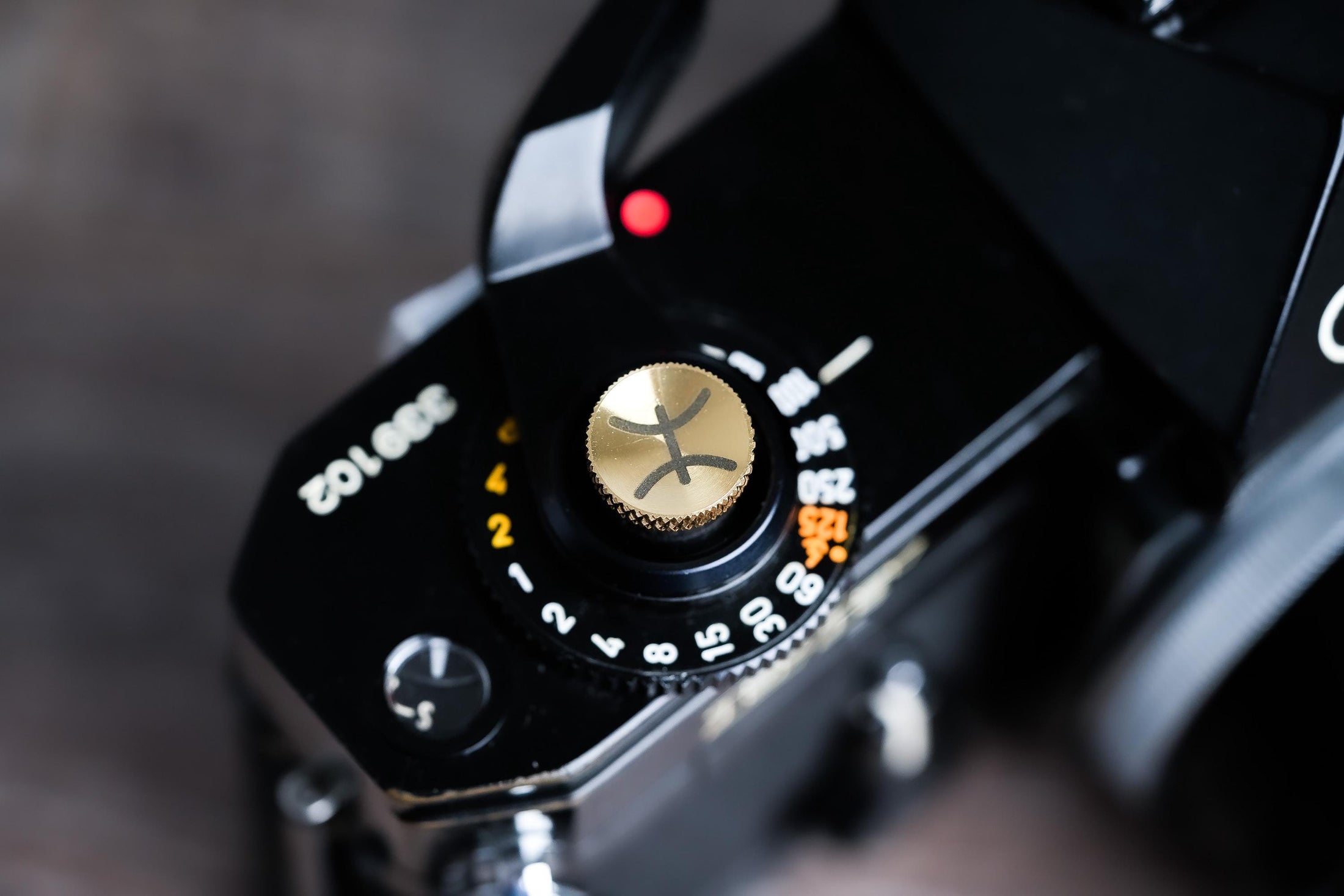 Ontspanknop sterrenbeeld Vissen – Pisces symbool – licht messing – gelaserd & handgemaakt