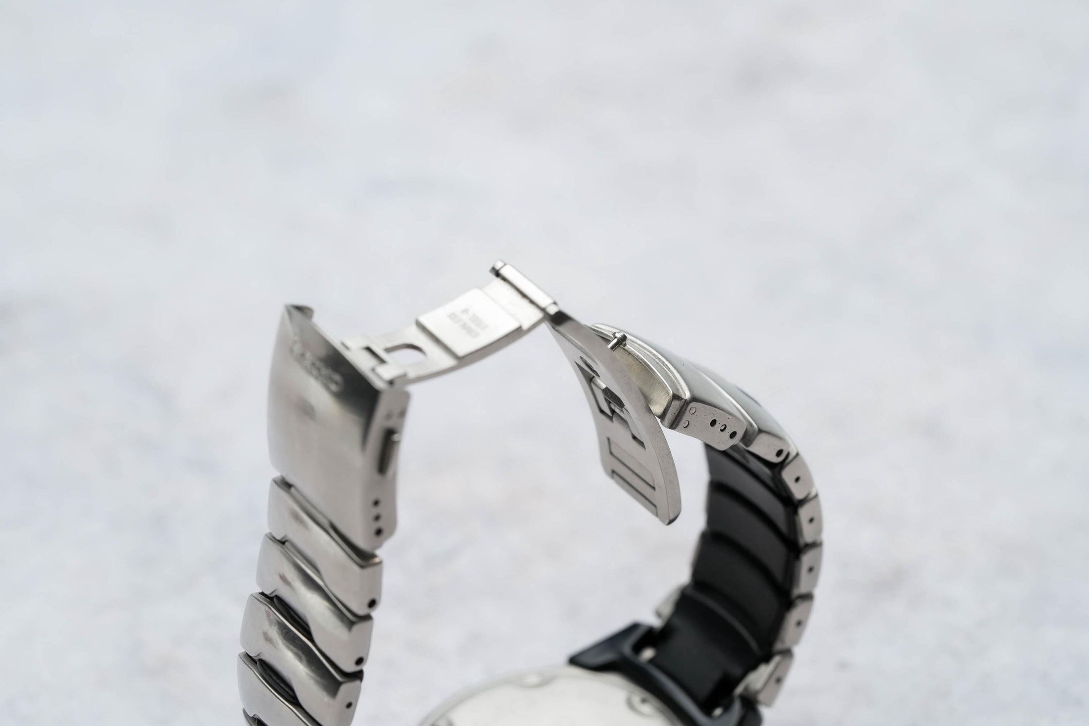 Seiko 5J22-0A70 – Innovatief Kinetic Auto Relay-horloge met Futuristisch Design by Unseend