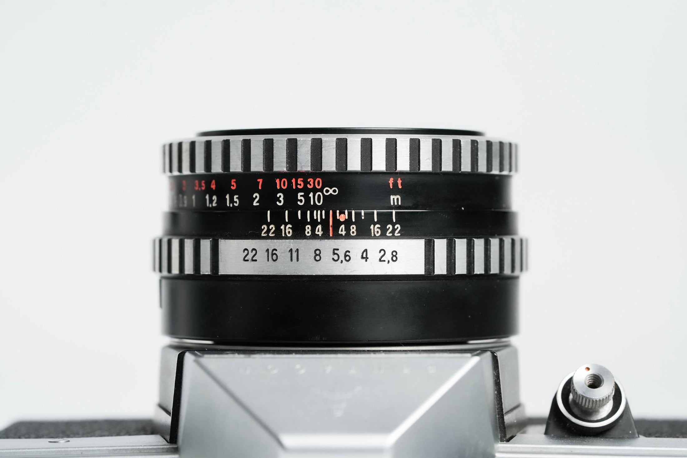 Praktica L + Carl Zeiss Jena 50mm f/2.8 + Gratis 35mm film – Klassieke DDR SLR