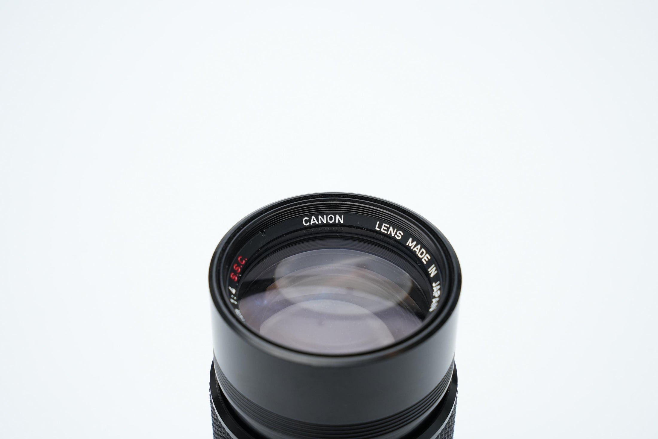 Canon FD 200mm f/4 S.S.C. Telelens - Iconische Optiek met Reinigingspotentieel