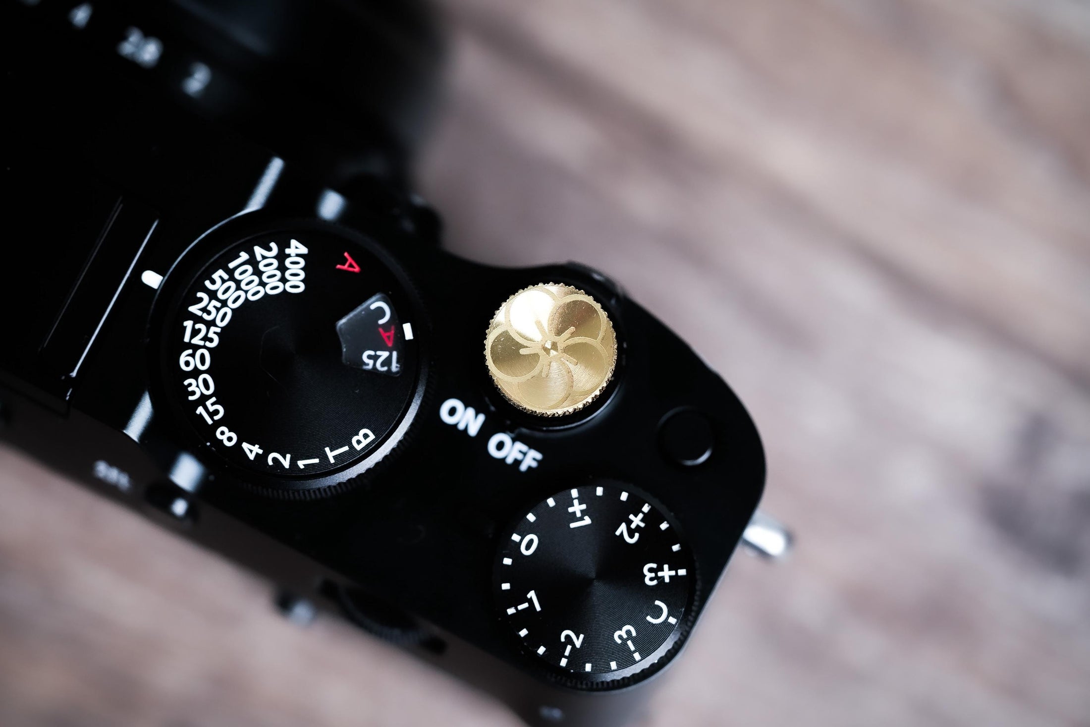 Ontspanknop messing bloemdesign – licht messing – handgemaakt & gelaserd