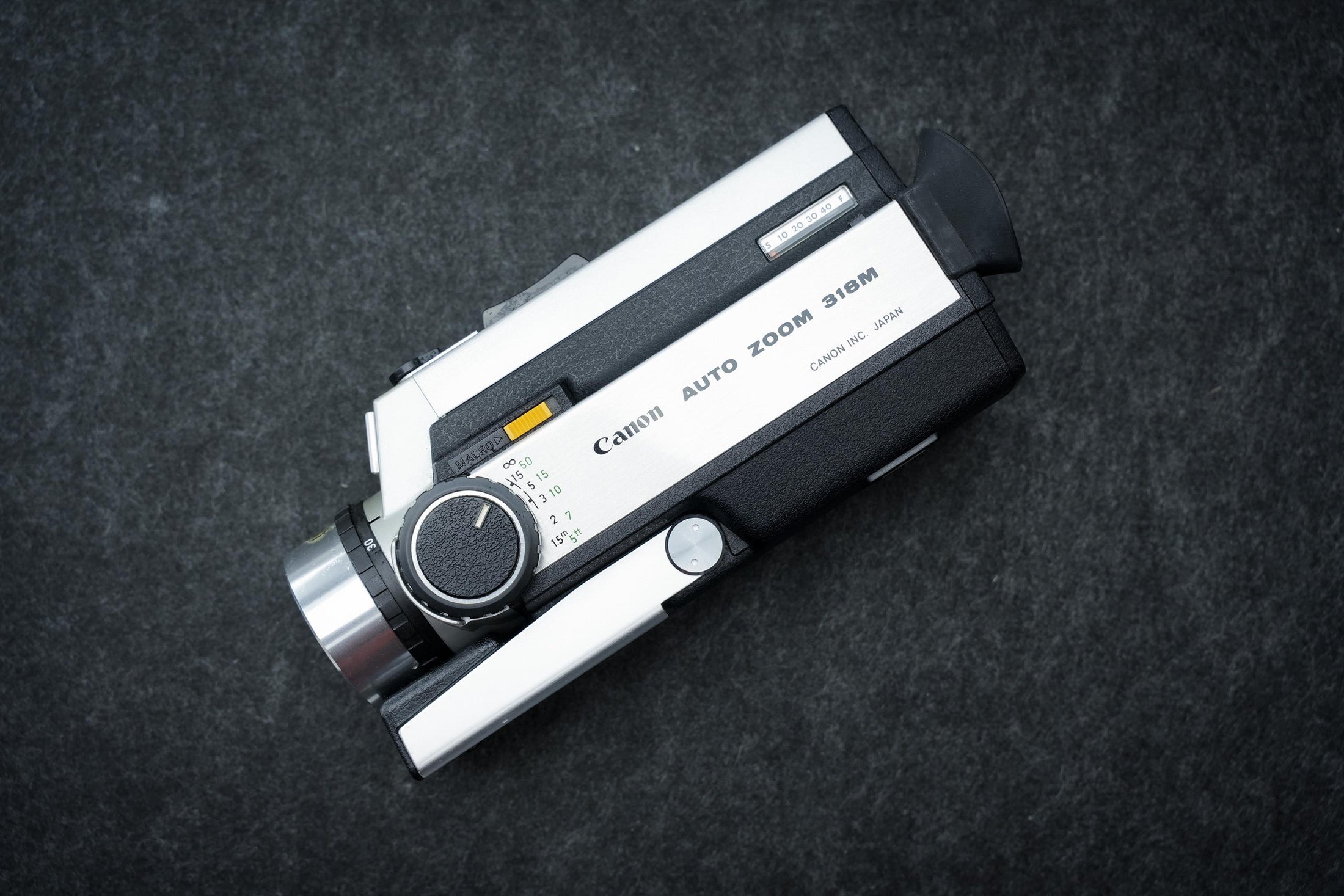 Canon Auto Zoom 318M Super 8 Camera uit 1976, macrofunctie en originele accessoires – ideaal voor filmmakers, reizigers en verzamelaars