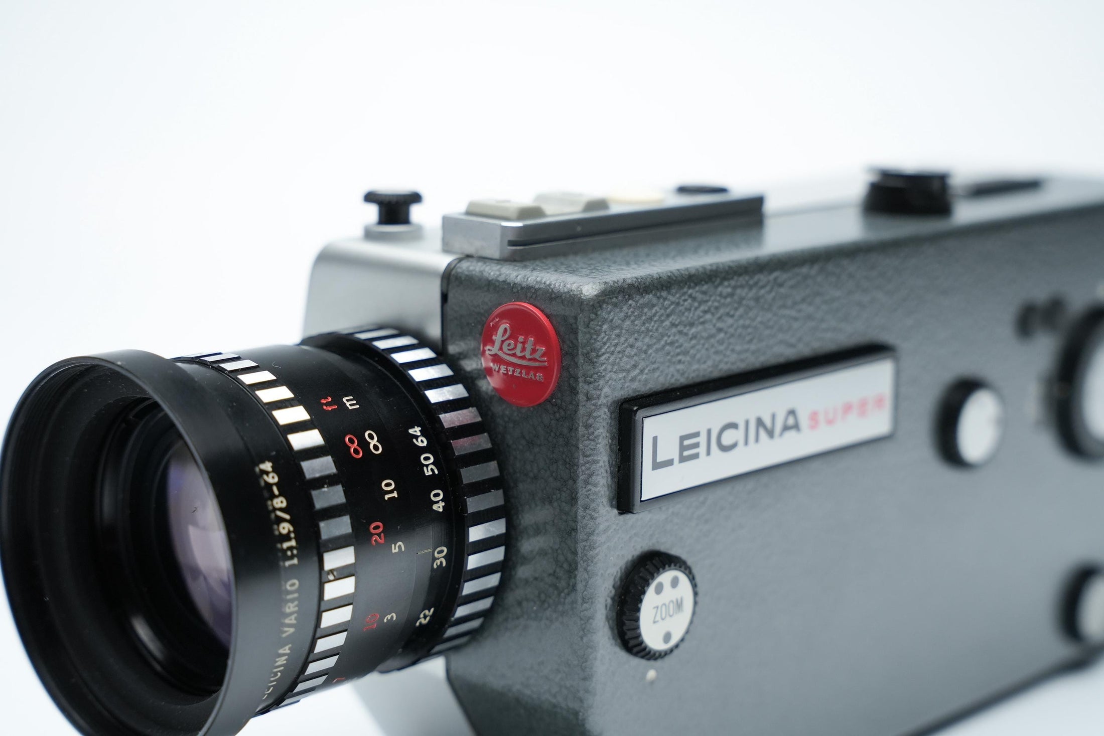 Leitz Leicina Super – Super 8 camera – 1970s – f/1.9 Vario 8–64mm lens – originele leren tas & handleiding