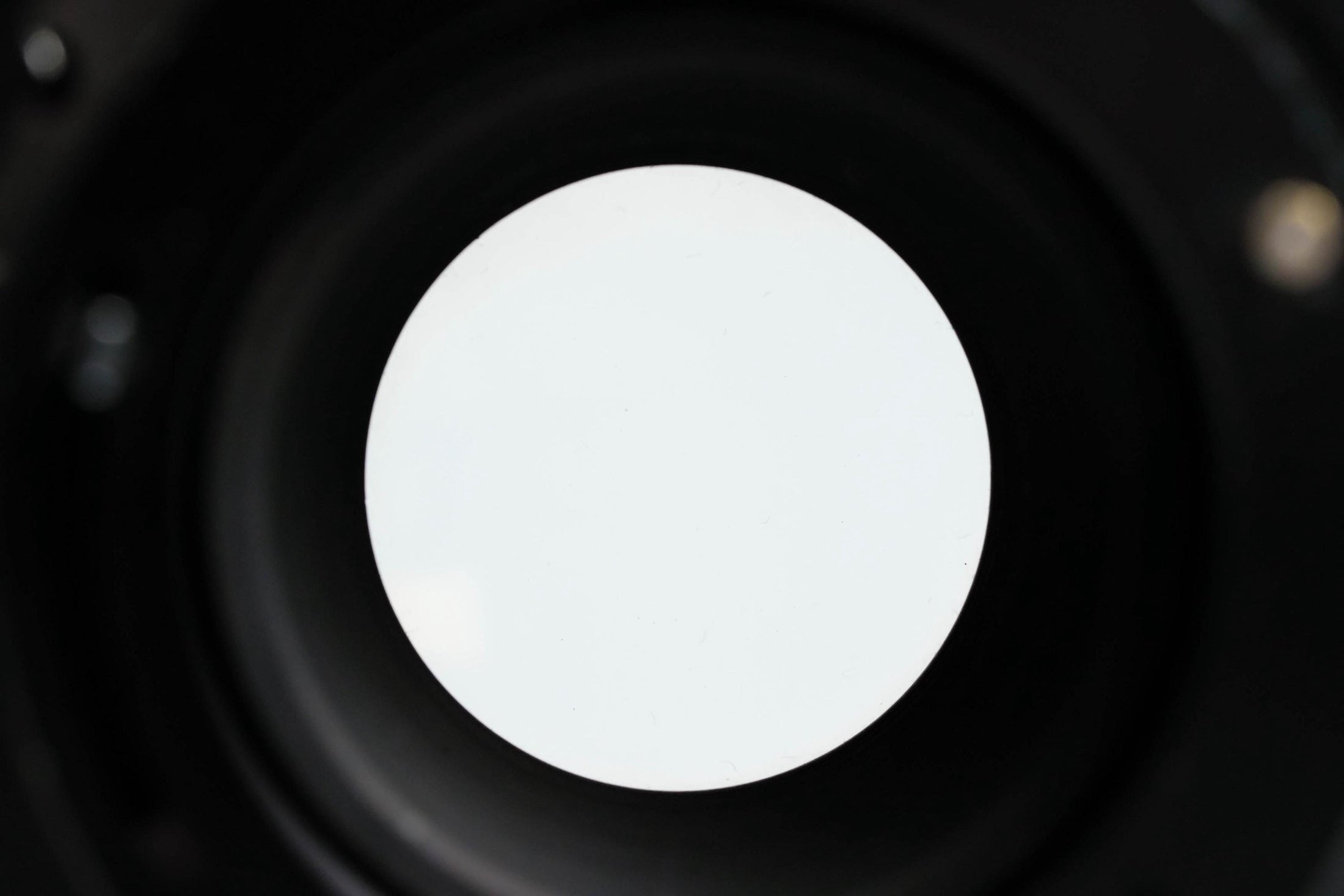 Tokina 135mm f2.8 (Canon FD) – Klassieke Telelens met Snel Diafragma