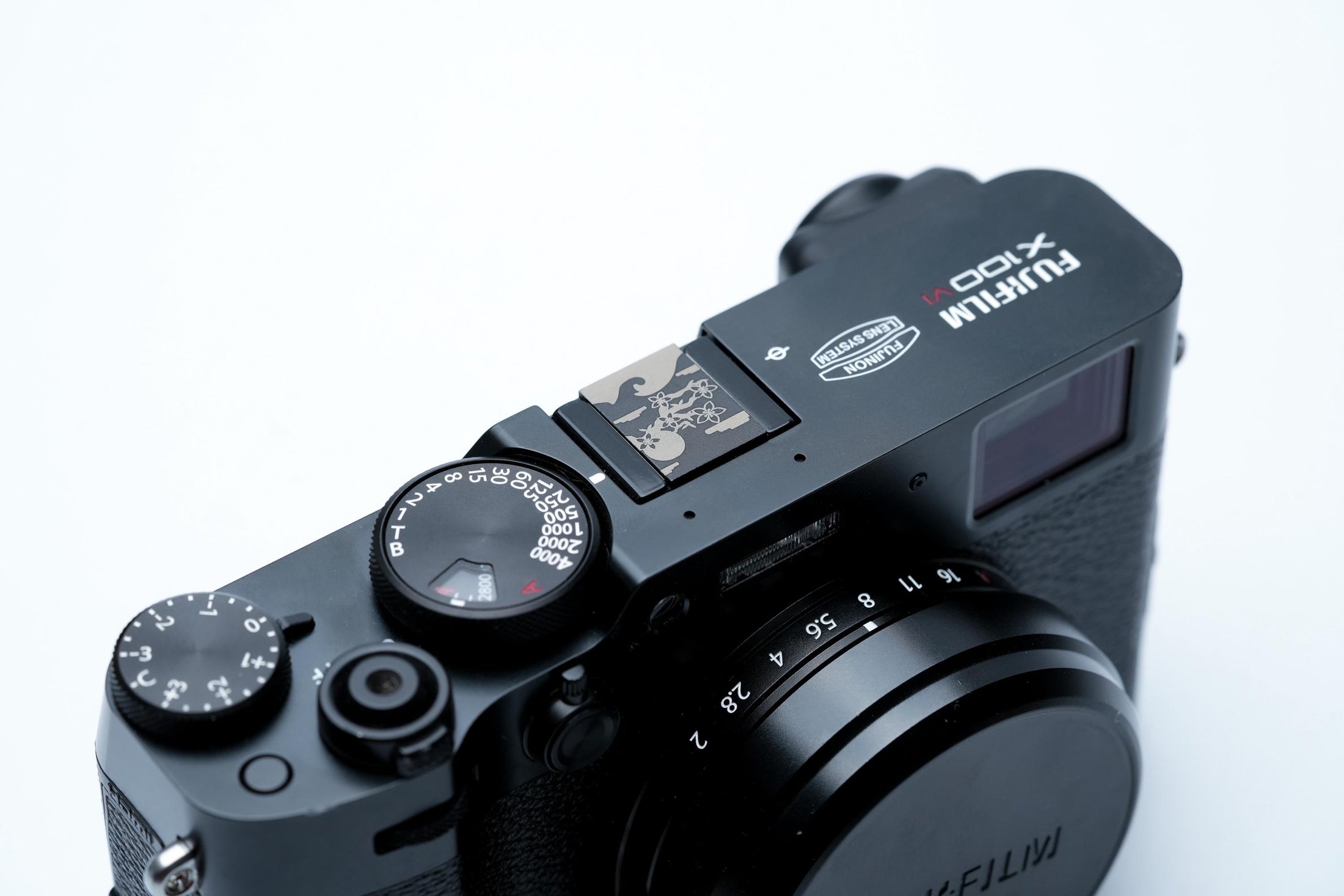 Flitsschoendeksel – Blossom flowers design – gelaserd aluminium – zwart gecoat – golven & kersenbloesem