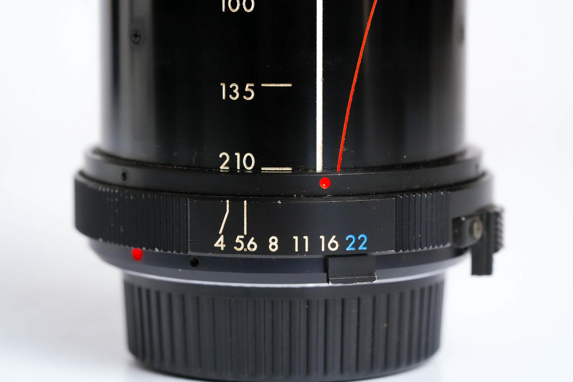 Kiron 70-210mm f/4 Telezoomlens – MD-mount – Vintage Japanse Optiek