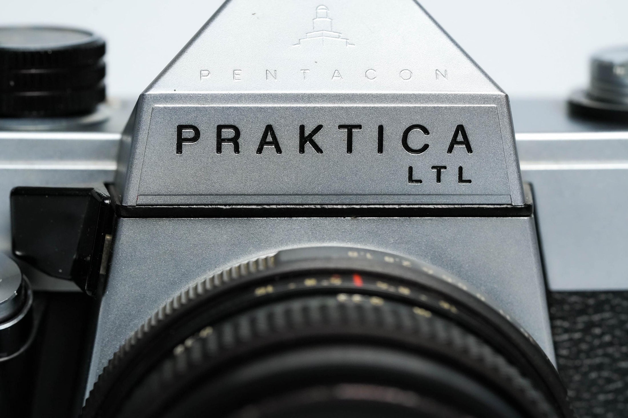 Praktica LTL + Pentacon 50mm f/1.8 + gratis 35mm film – Mechanische vintage SLR