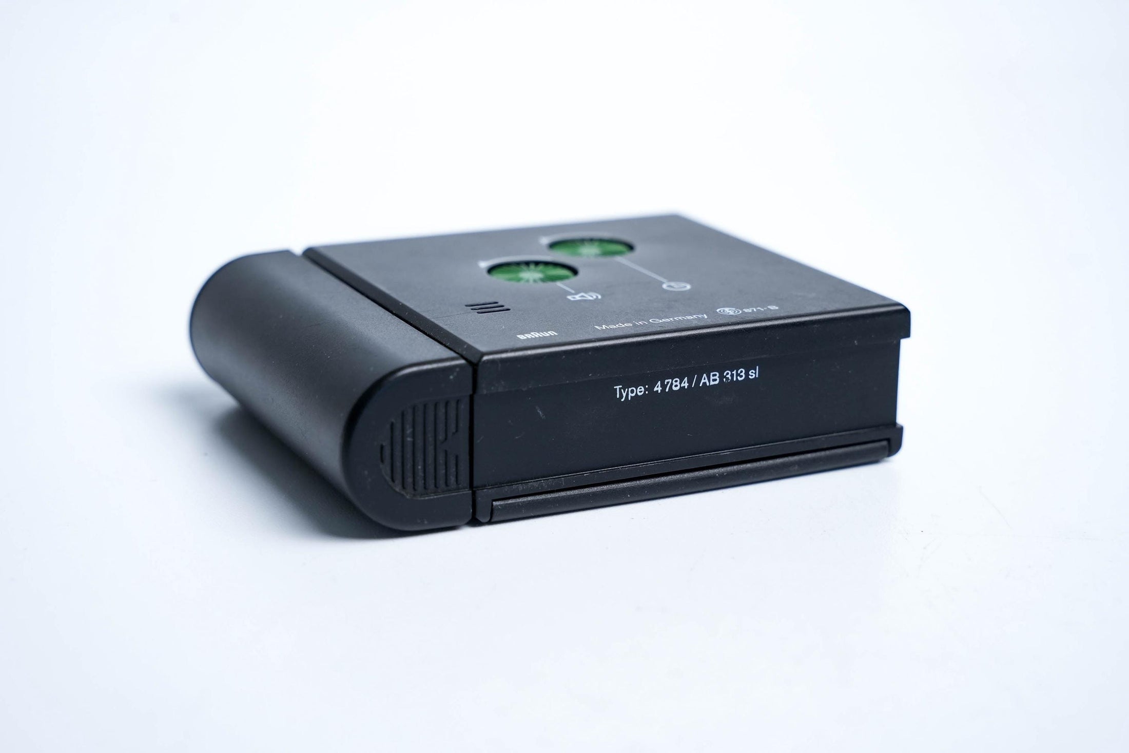 Braun 4784 / AB 313 SL – Vintage reiswekker | Dieter Rams designicoon | Goed werkend