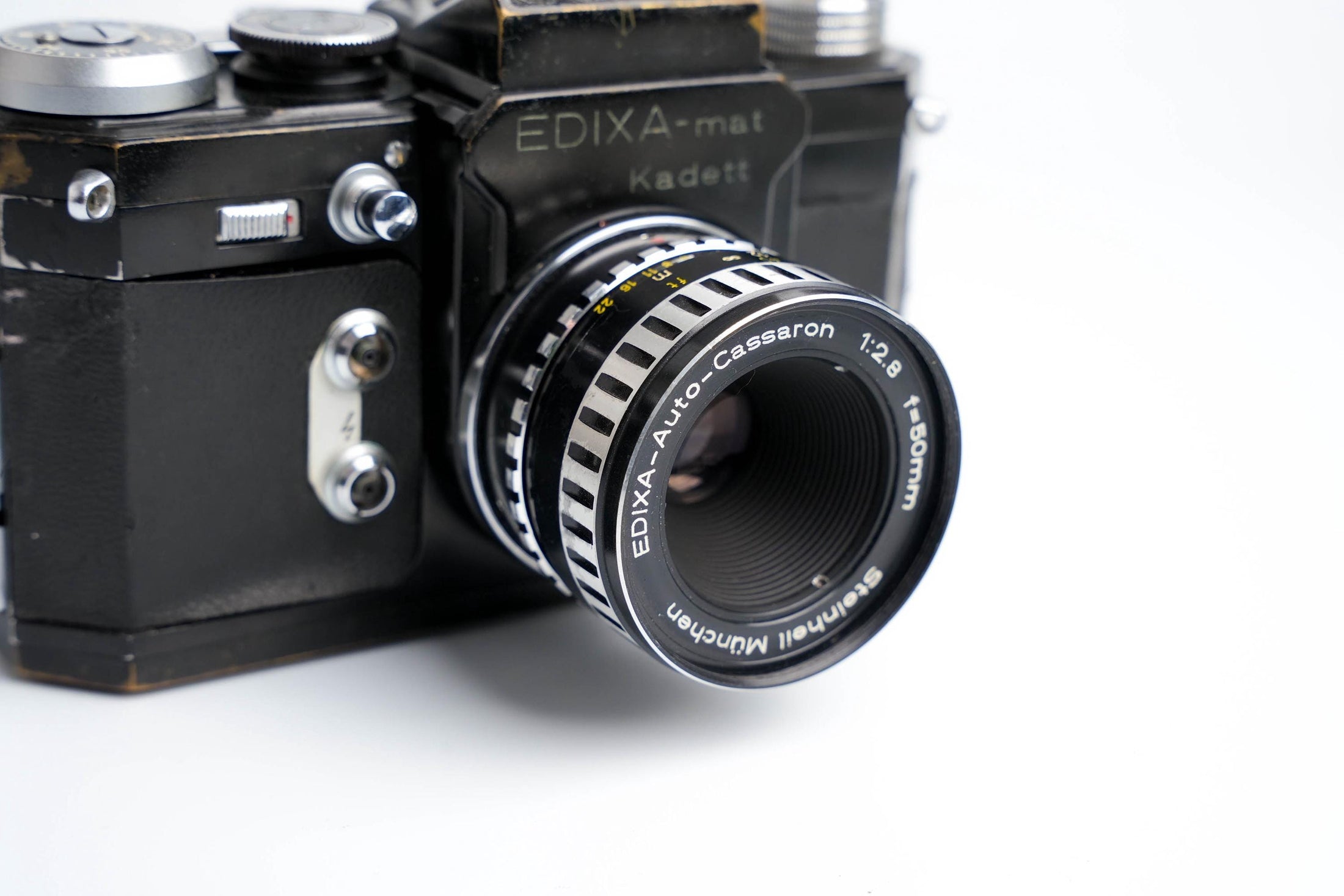 Edixa-mat Kadett – Mechanische Duitse SLR met Edixa Auto-Cassaron 50mm f/2.8 Lens