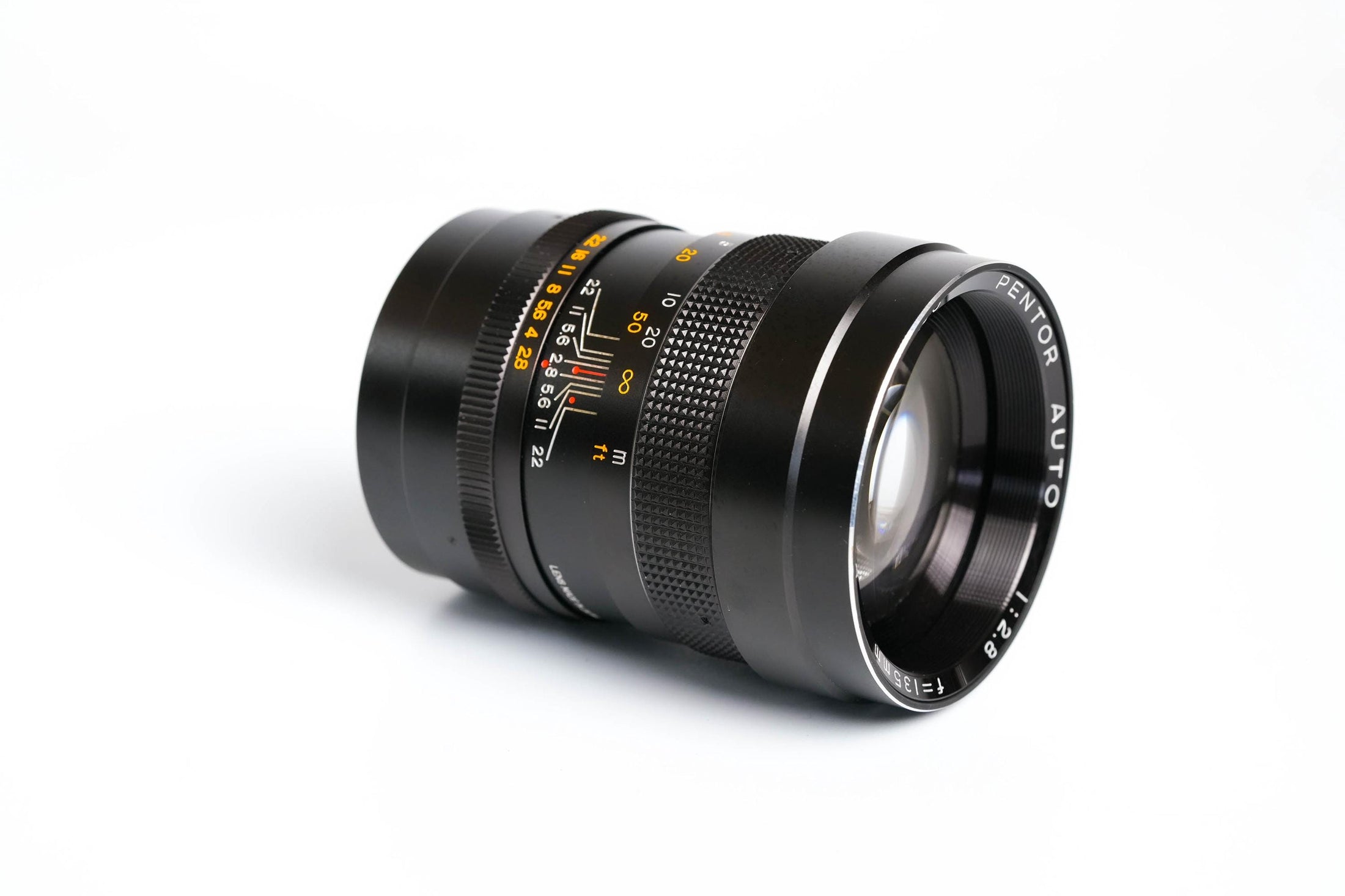 Pentor 135mm f2.8 M42 – Klassieke Telelens met Soepele Bokeh
