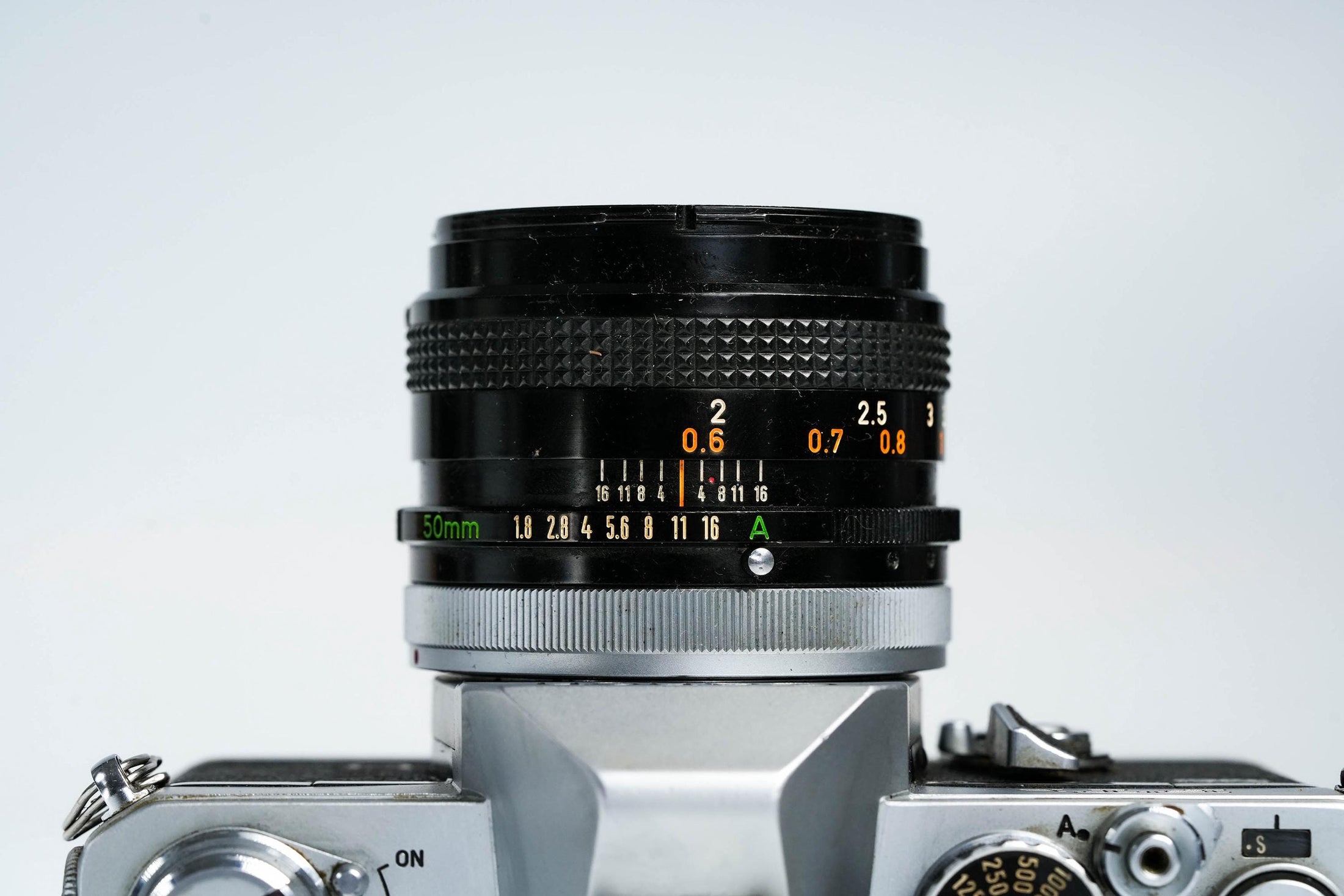 Canon FTb + 50mm f/1.8 SC + Gratis Kodak Gold – Vintage 35mm SLR | Volledig werkend