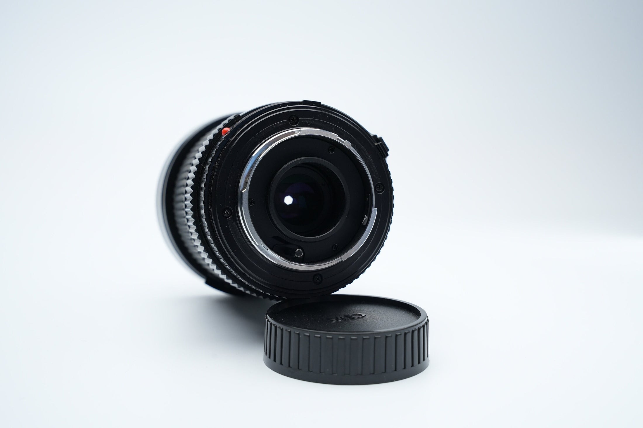 Minolta MD 35-70mm f/3.5 Macro Zoom Lens met Zonnekap