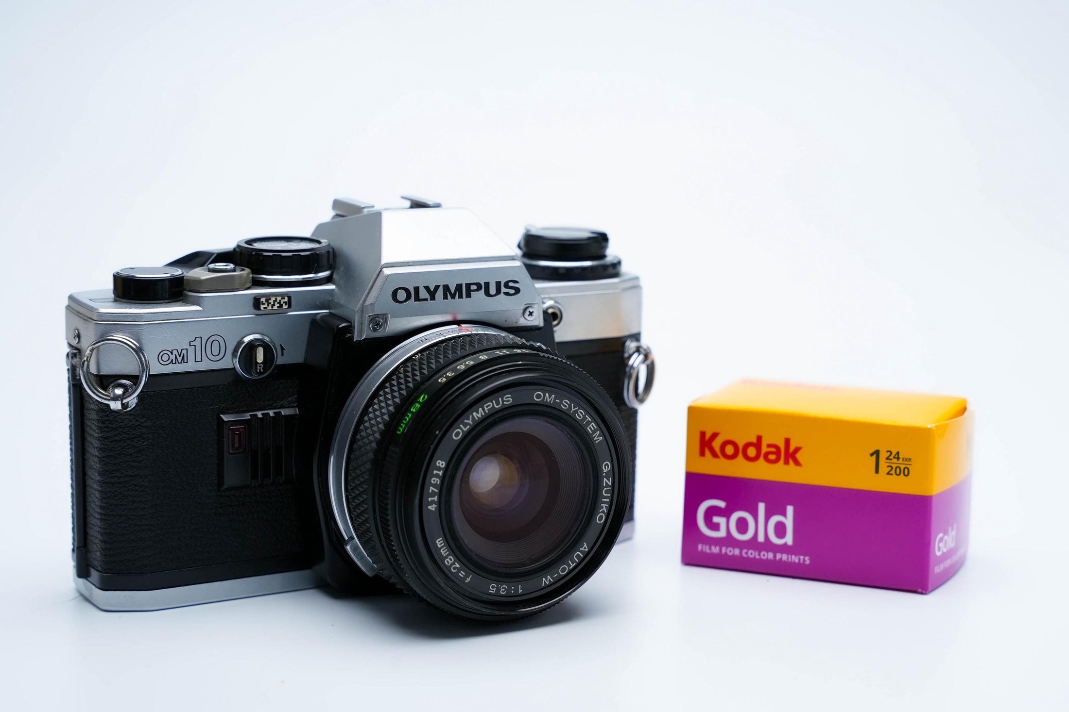 Olympus OM-10 + OM-System G.Zuiko 28mm f/3.5 + Gratis Kodak Gold 35mm