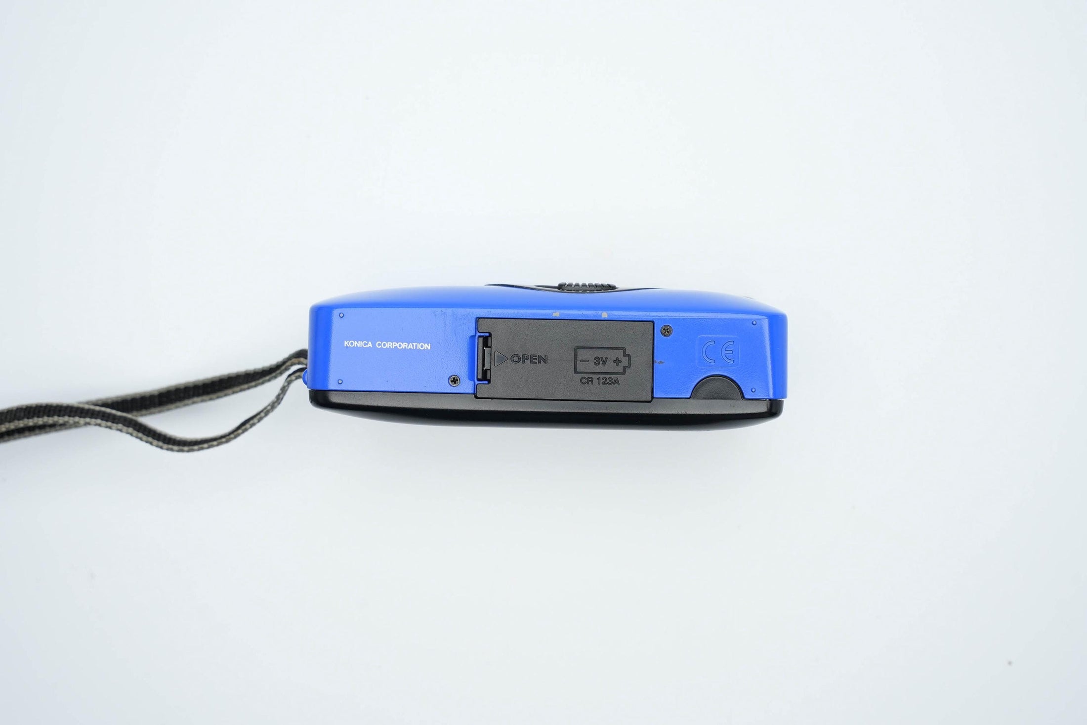 Konica EU-mini Point-and-Shoot Camera in Iconisch Blauw – Compact en Vintage Cool