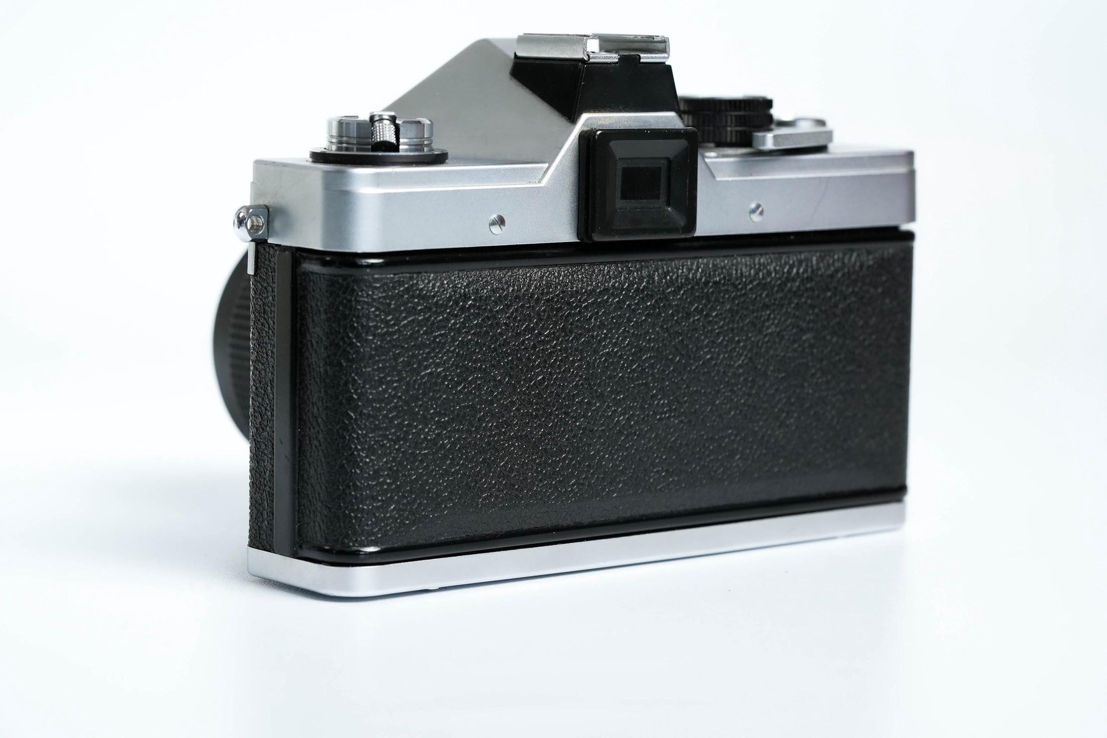 Praktica LTL + Pentacon 50mm f/1.8 + gratis 35mm film – Mechanische vintage SLR
