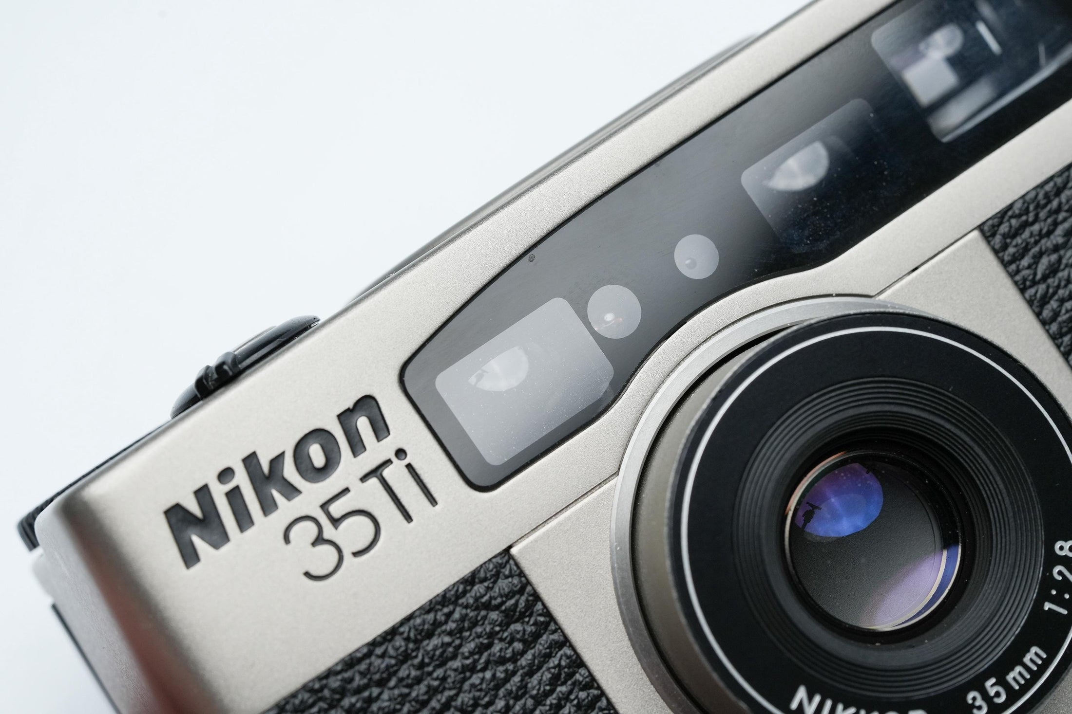 Nikon 35Ti – premium point-and-shoot camera – 1993 – titanium behuizing