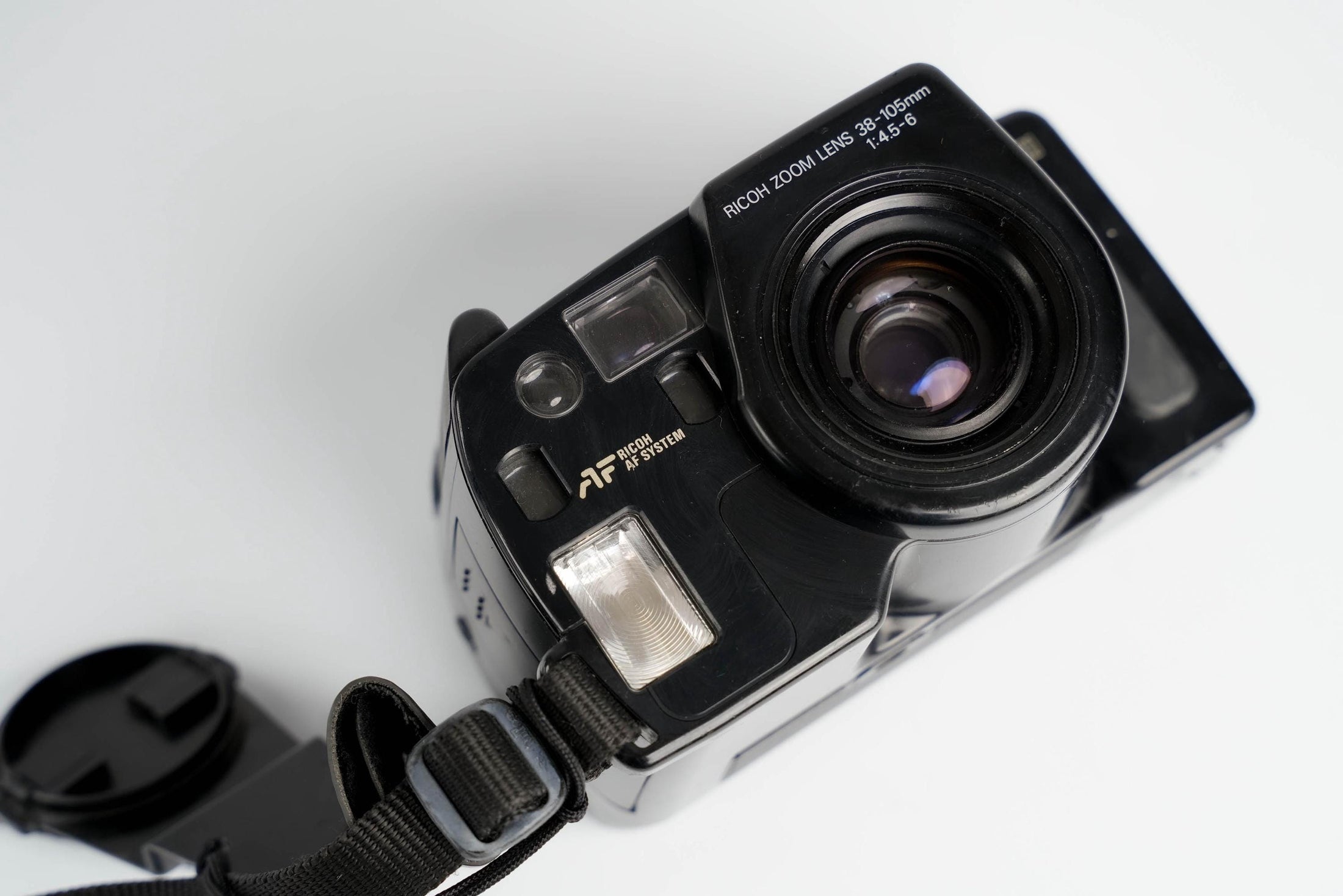 Ricoh Mirai 105: Retro Analoge Camera met Moderne Autofocus