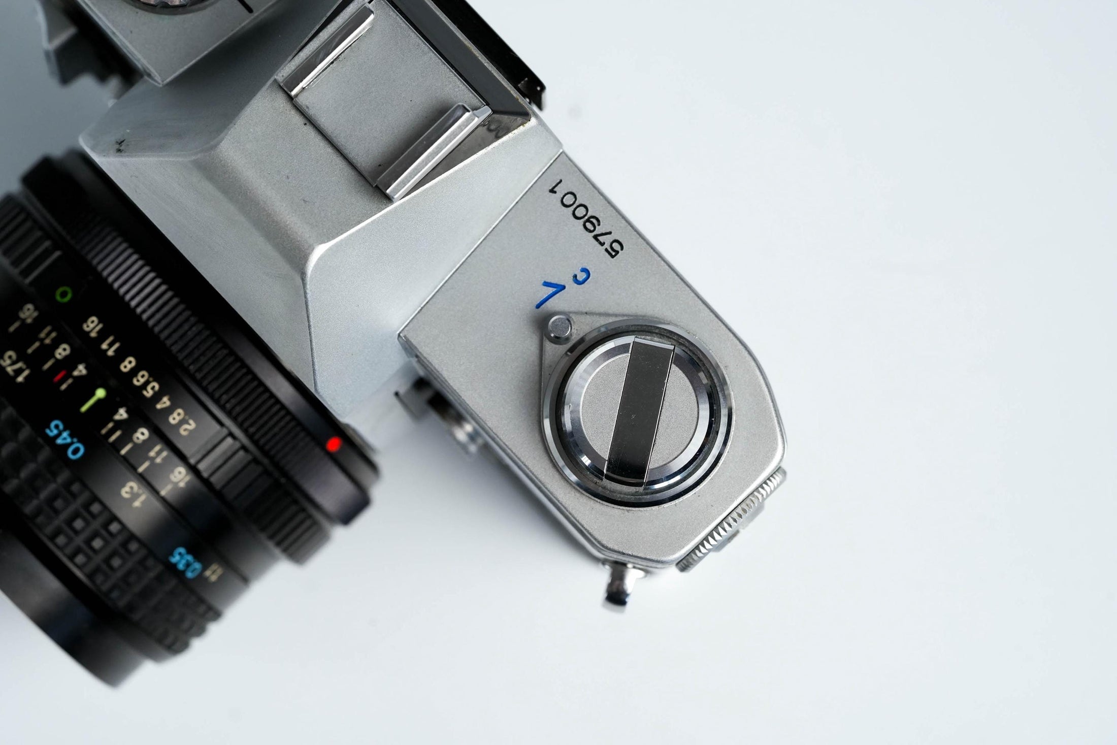 Canon FT QL + Tokina RMC 28mm f/2.8 – Volledig werkend + gratis 35mm film