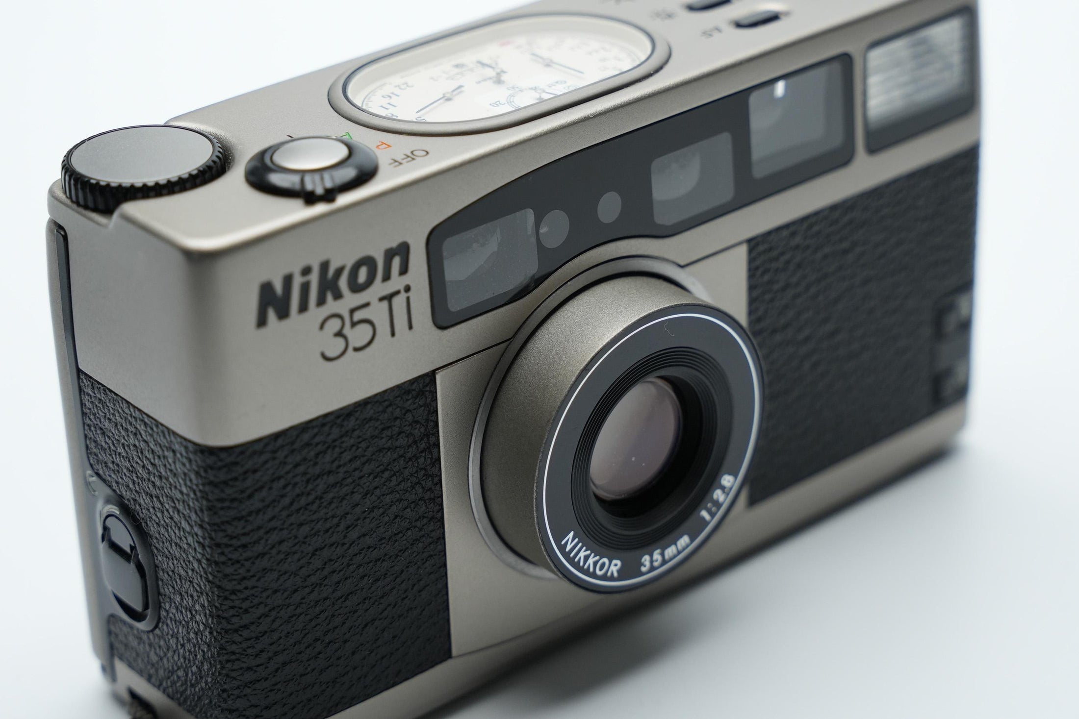 Nikon 35Ti – premium point-and-shoot camera – 1993 – titanium behuizing