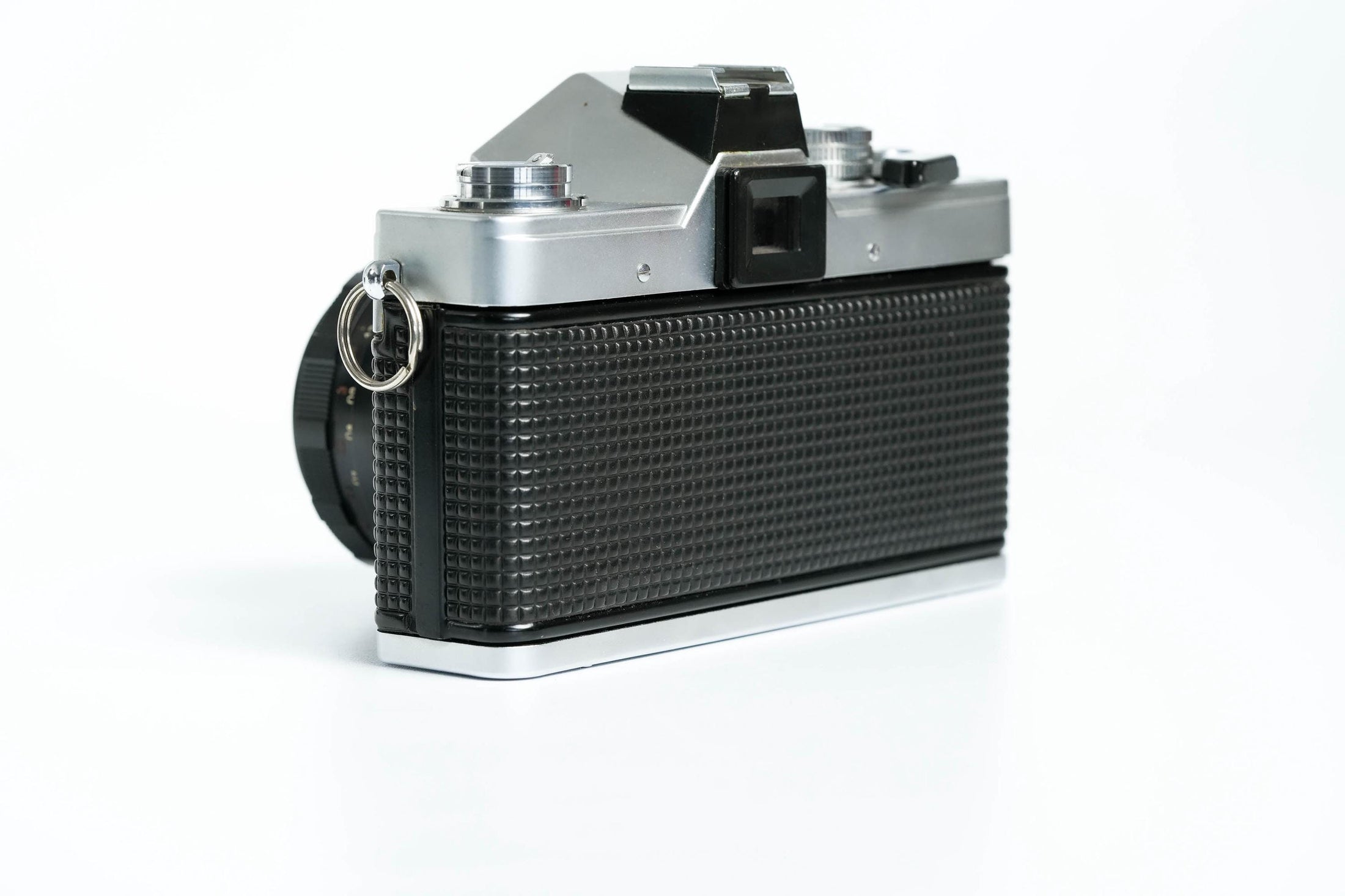 Praktica Super TL 3 + Pentacon 50mm f/1.8 – Klassieke SLR met gratis 35mm film