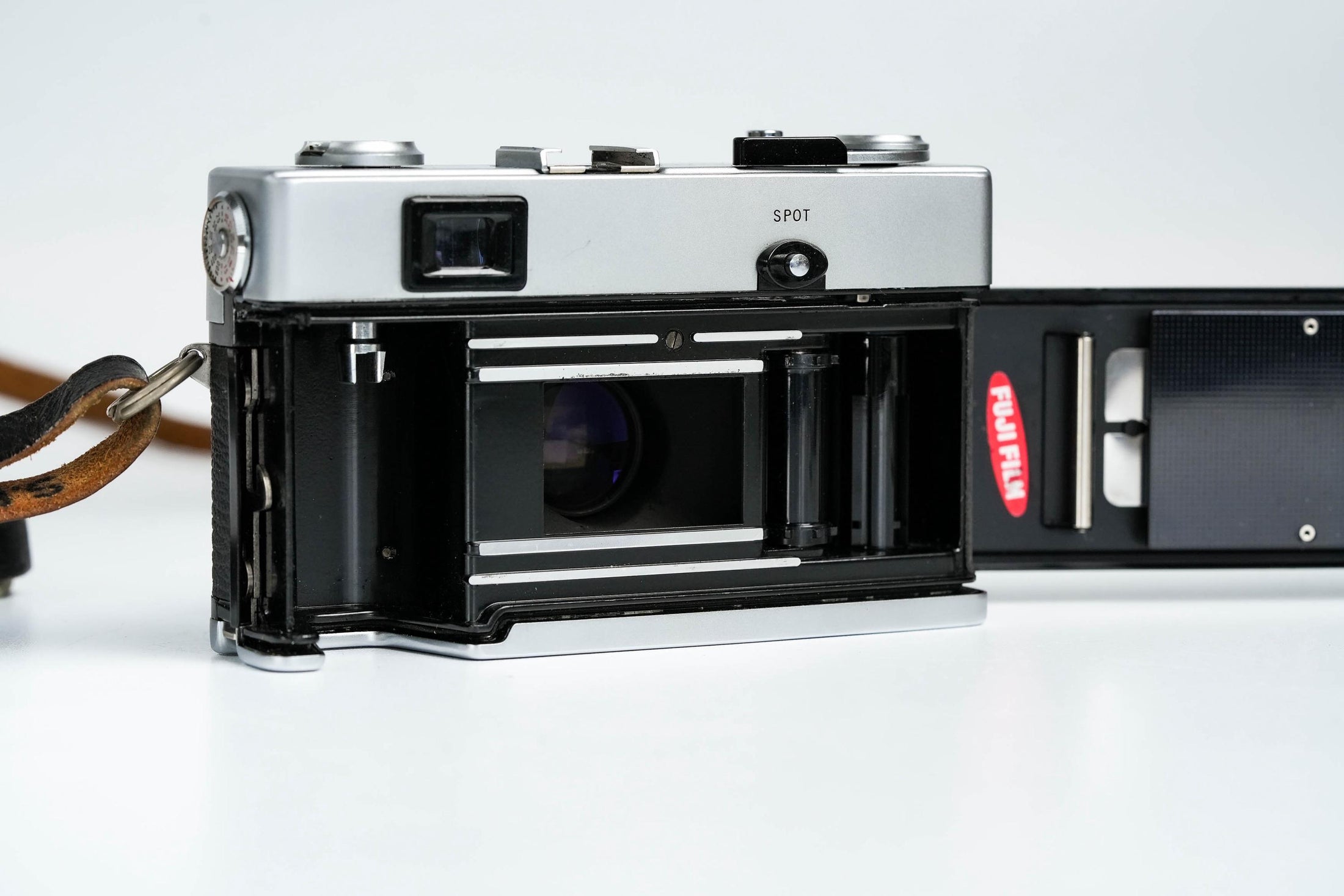 Olympus 35 SP + G. Zuiko 42mm f/1.7 + Gratis Kodak Gold – Zeldzame rangefinder | Volledig werkend | Met leren hoes en lensdop