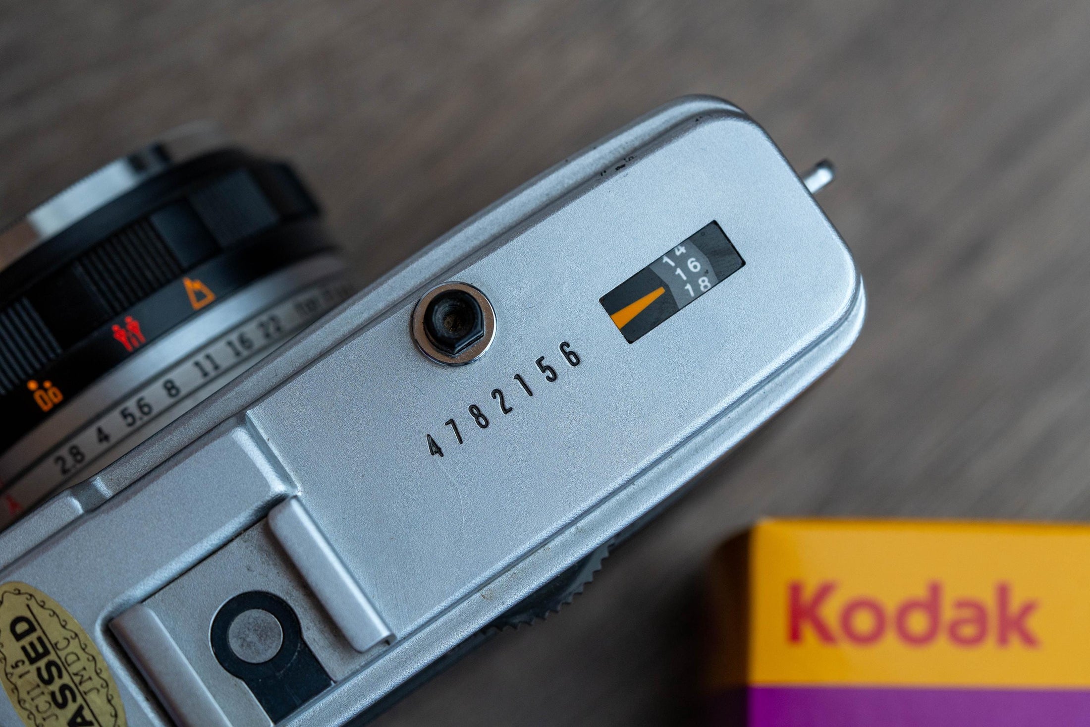 Olympus Trip 35 + gratis Kodak Gold film