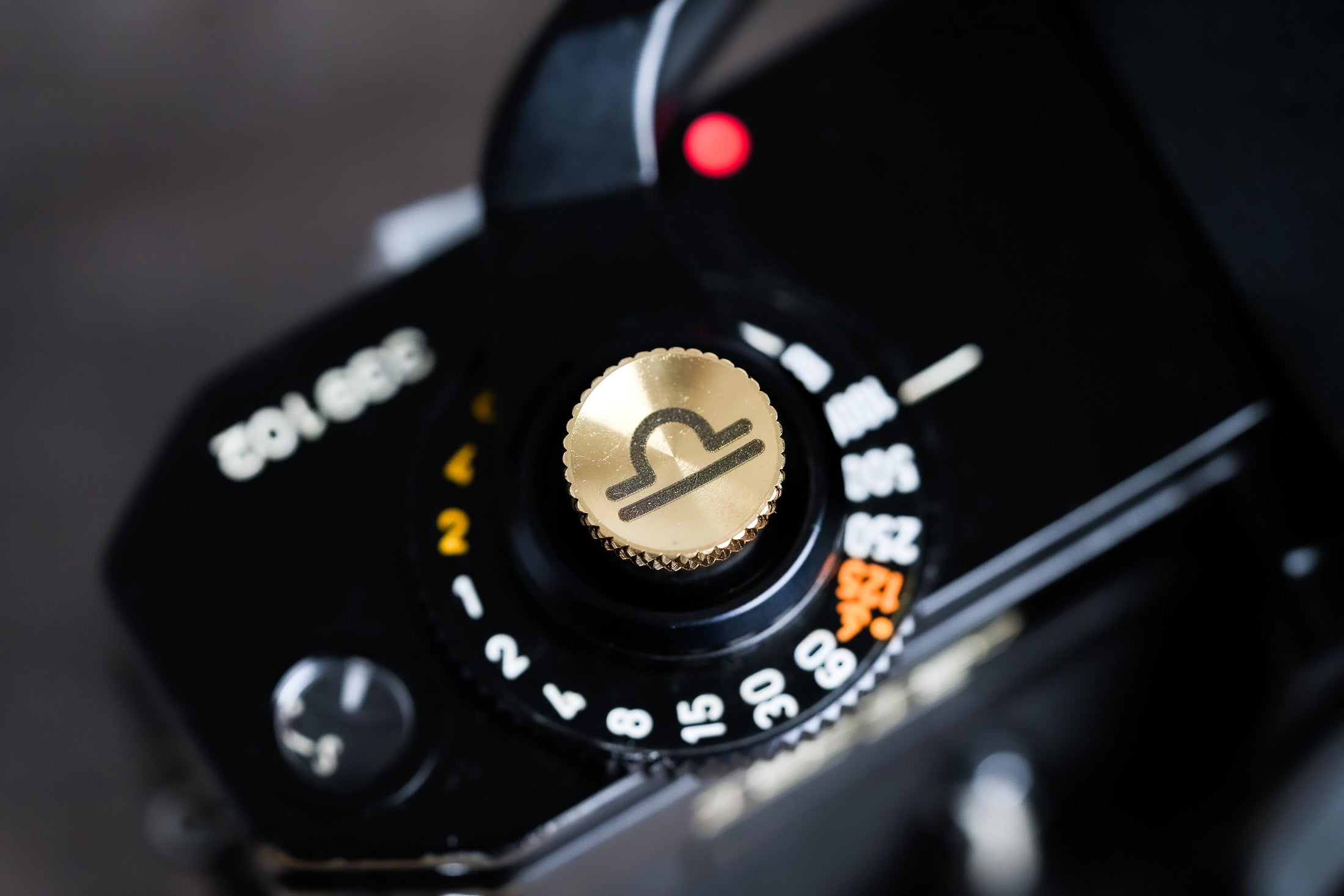 Ontspanknop sterrenbeeld Weegschaal – Libra symbool – licht messing – gelaserd & handgemaakt