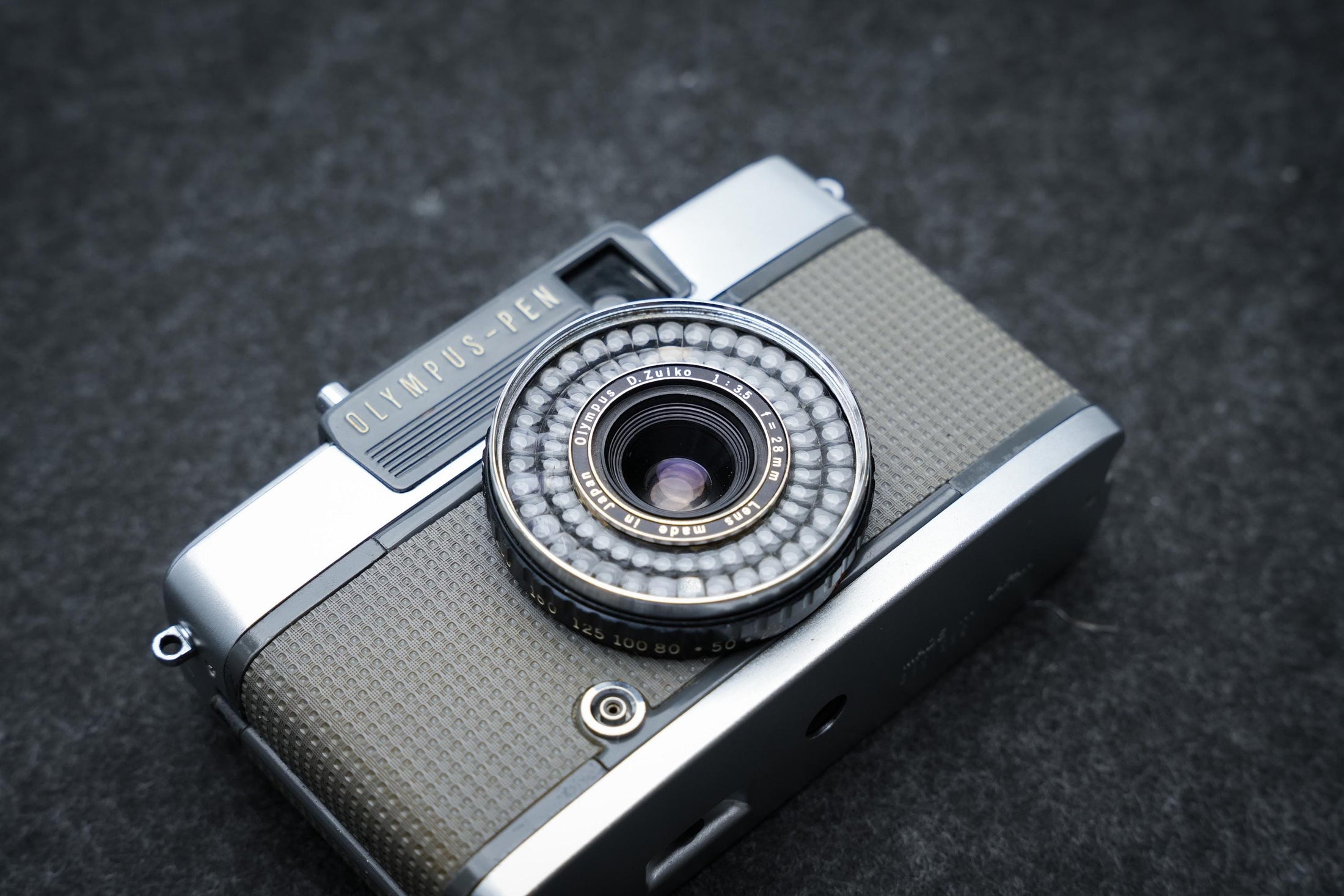 Olympus Pen EE-2 Half-Frame + gratis Kodak film | Iconische Vintage Point & Shoot uit 1968 | Voor Straatfotografie, Reizigers en Creatieven