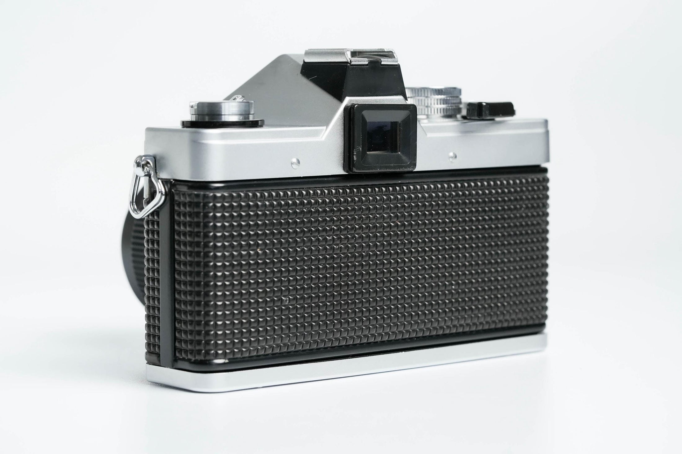 Praktica MTL 3 + Pentacon 50mm f/1.8 – Klassieke Oost-Duitse SLR met scherpe prime-lens
