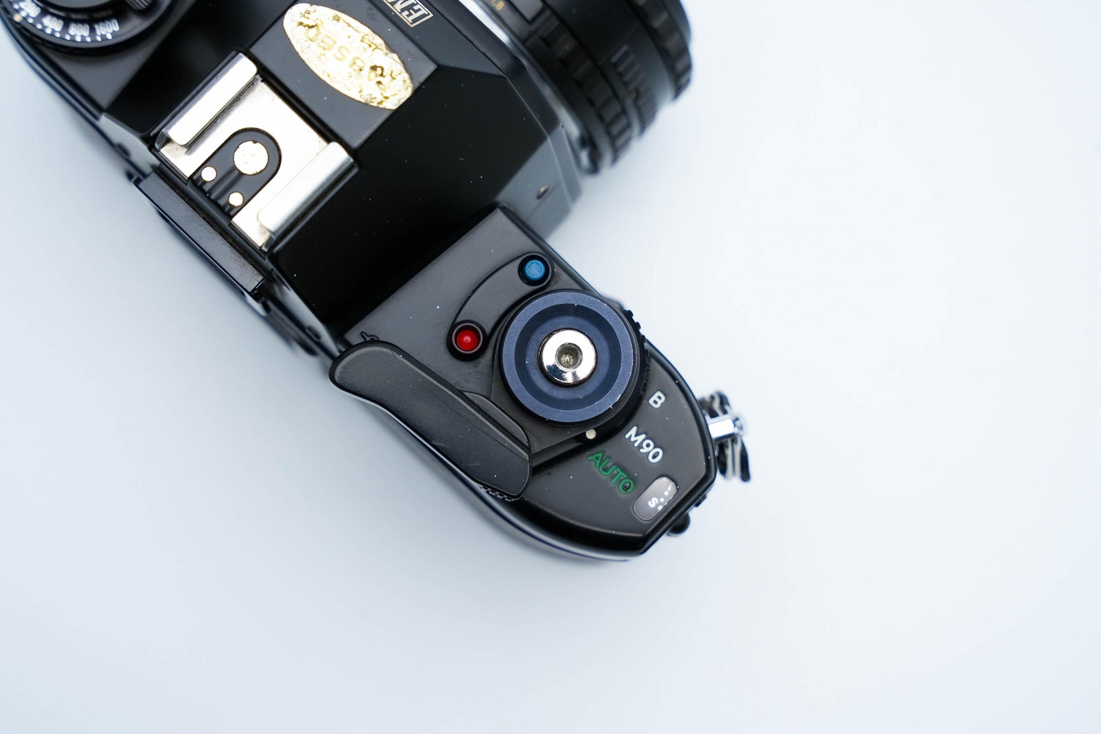 Nikon EM –  Nikon Series E 50mm f/1.8 + Gratis Kodak Gold 35mm Film