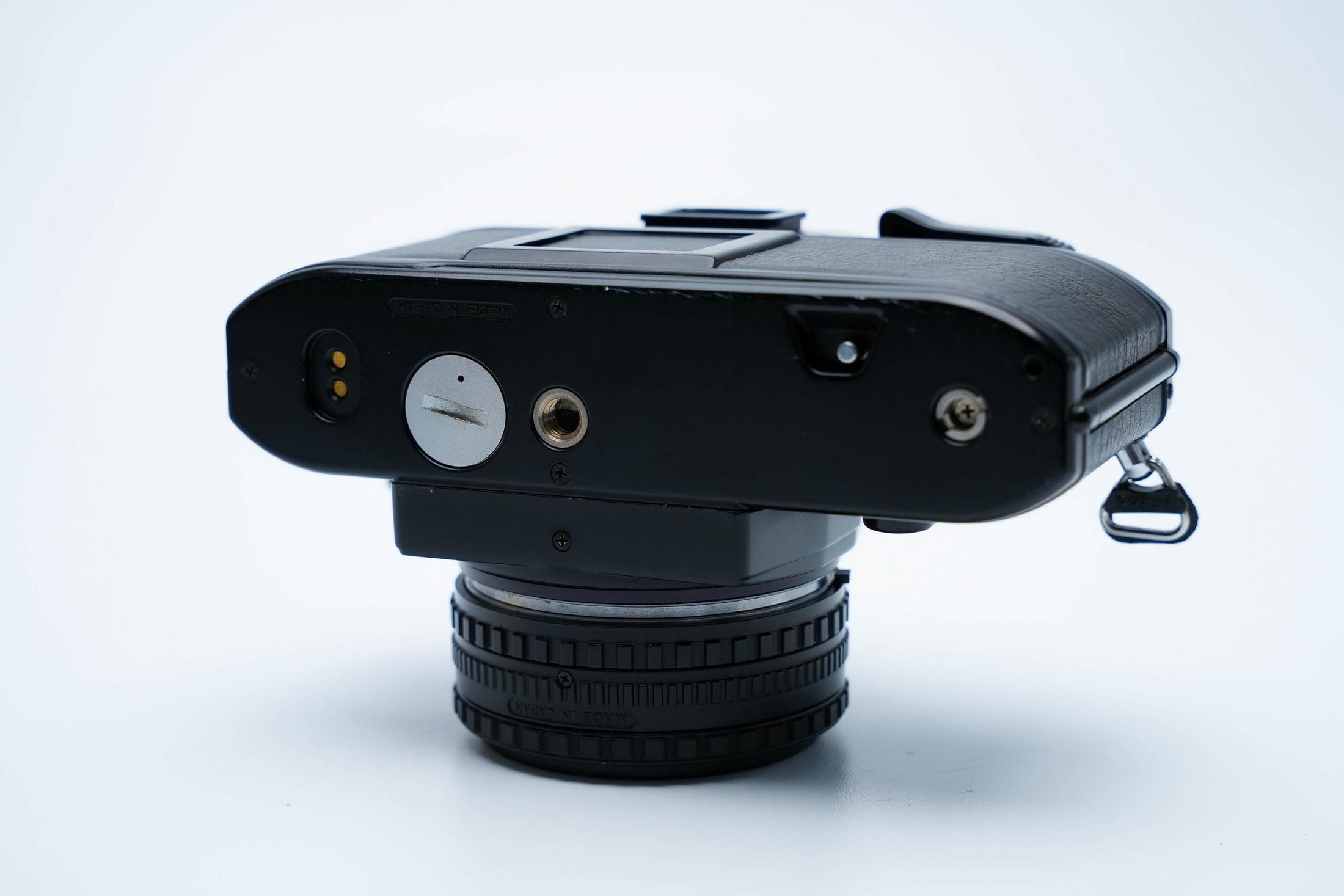 Nikon EM –  Nikon Series E 50mm f/1.8 + Gratis Kodak Gold 35mm Film