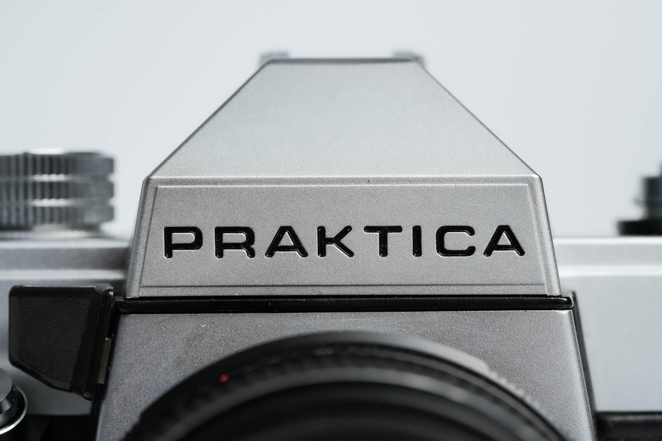 Praktica MTL 3 + Pentacon 50mm f/1.8 – Klassieke Oost-Duitse SLR met scherpe prime-lens
