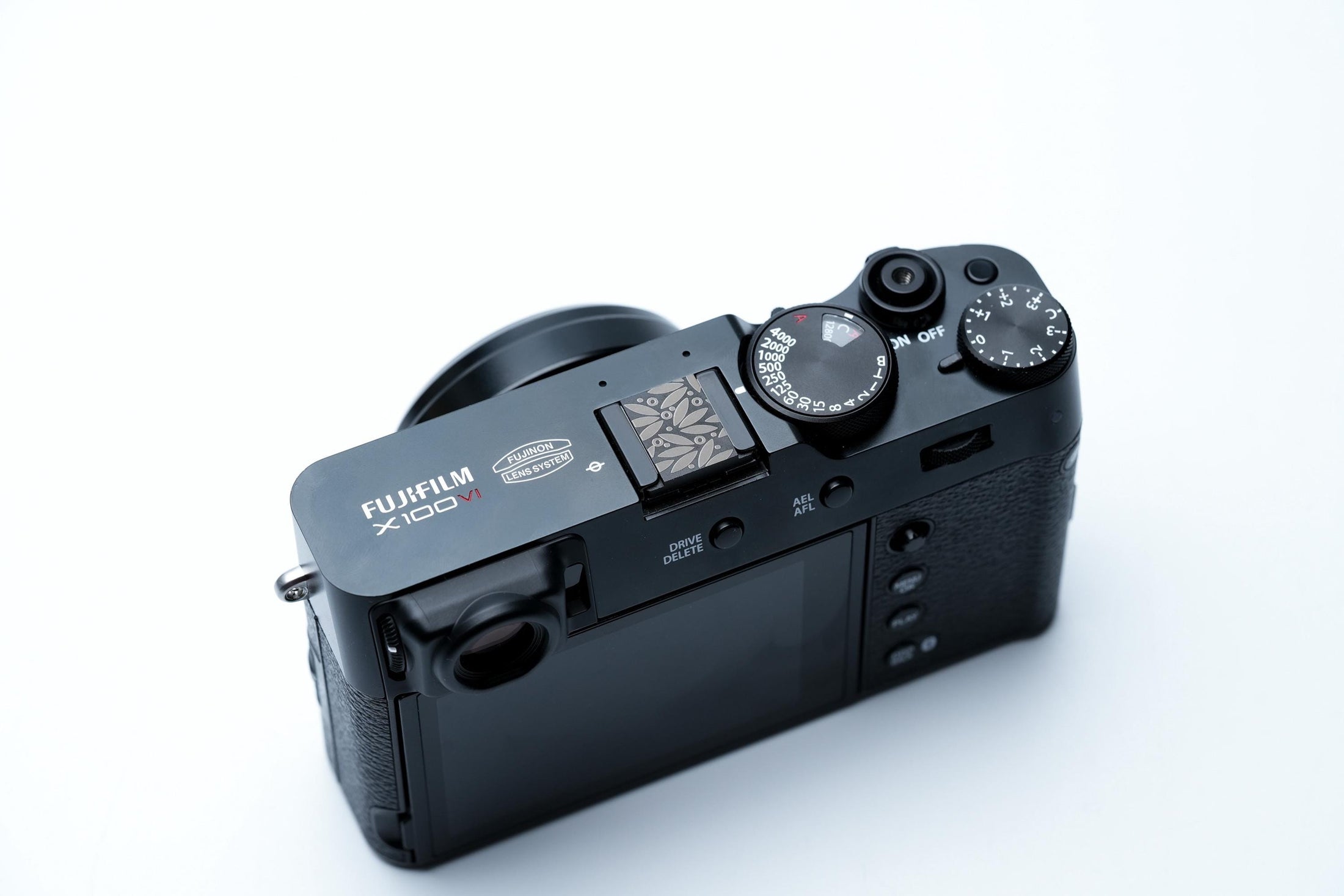 Bamboo Leaves flitsschoendeksel – gelaserd aluminium – zwart gecoat – minimalistisch Japans bladmotief