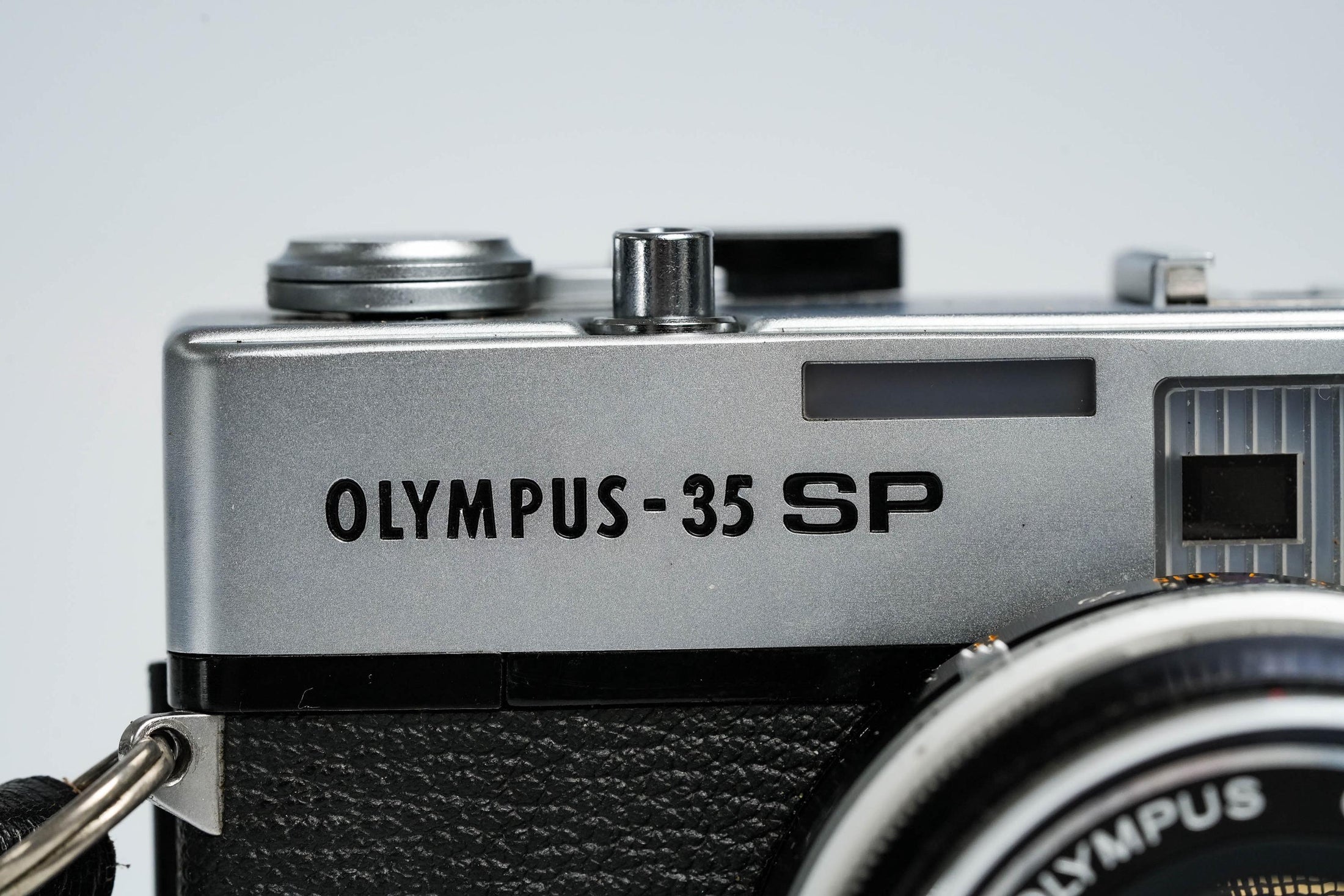 Olympus 35 SP + G. Zuiko 42mm f/1.7 + Gratis Kodak Gold – Zeldzame rangefinder | Volledig werkend | Met leren hoes en lensdop