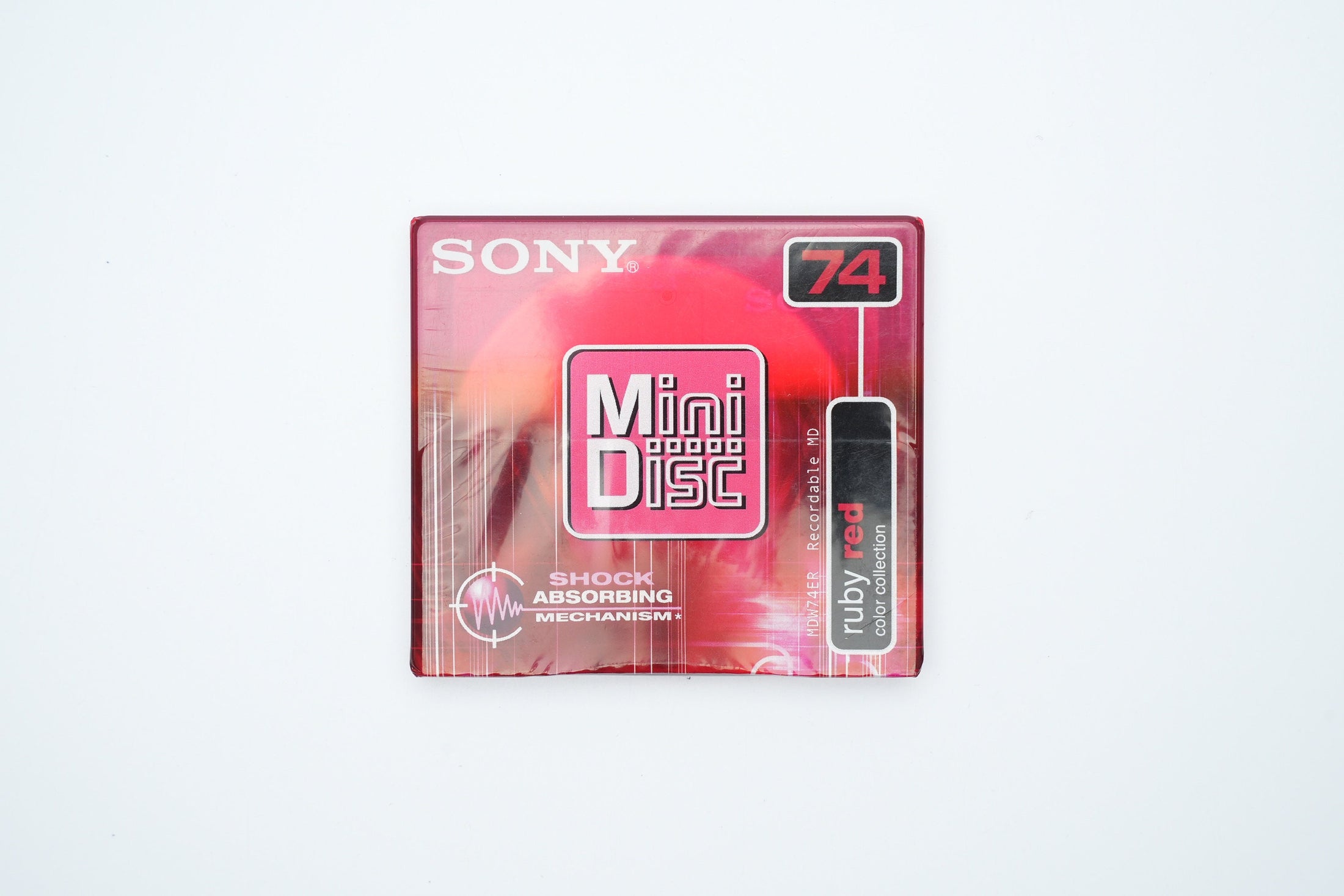 Sony MiniDisc 74 minuten Ruby Red – Shock Absorbing Mechanism – Vintage Opnamemedia Nieuw in Verpakking