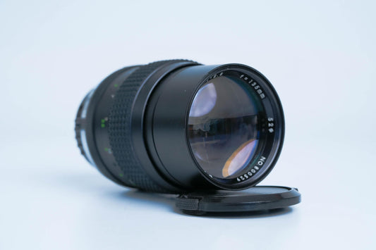 Sun 135mm f/2.8 Telelens (Yashica/Contax vatting) – Vintage MF Lens | Volledig Werkend