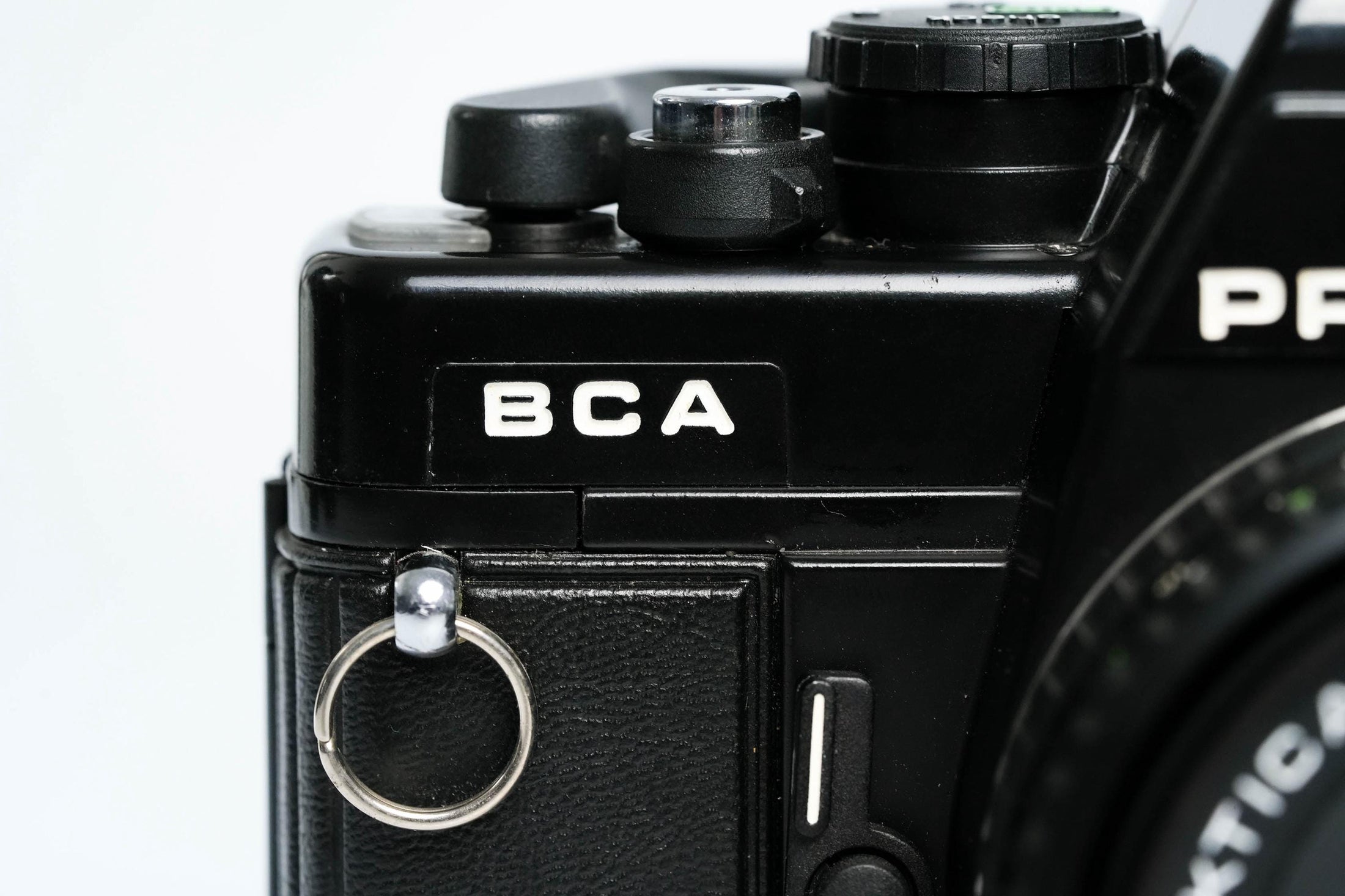 Praktica BCA + Prakticar 50mm f/2.4 + gratis 35mm film – Elektronische vintage SLR