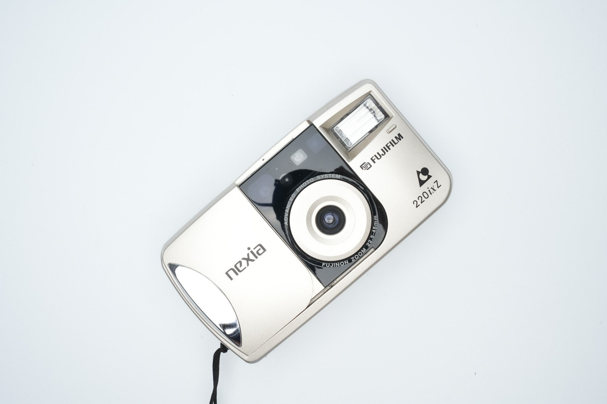 Fujifilm Nexia 220 ixZ | vintage 35mm film camera