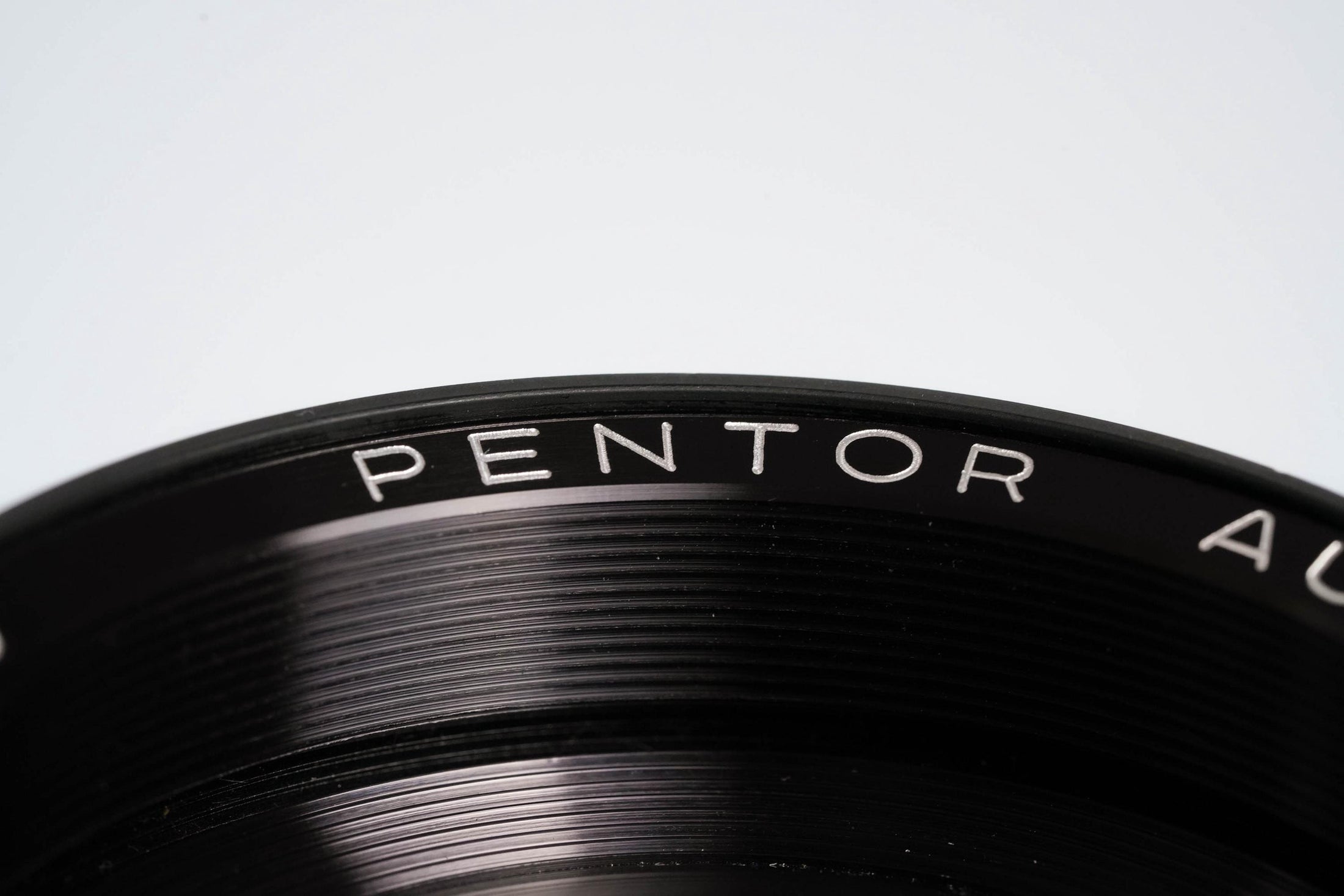 Pentor 135mm f2.8 M42 – Klassieke Telelens met Soepele Bokeh
