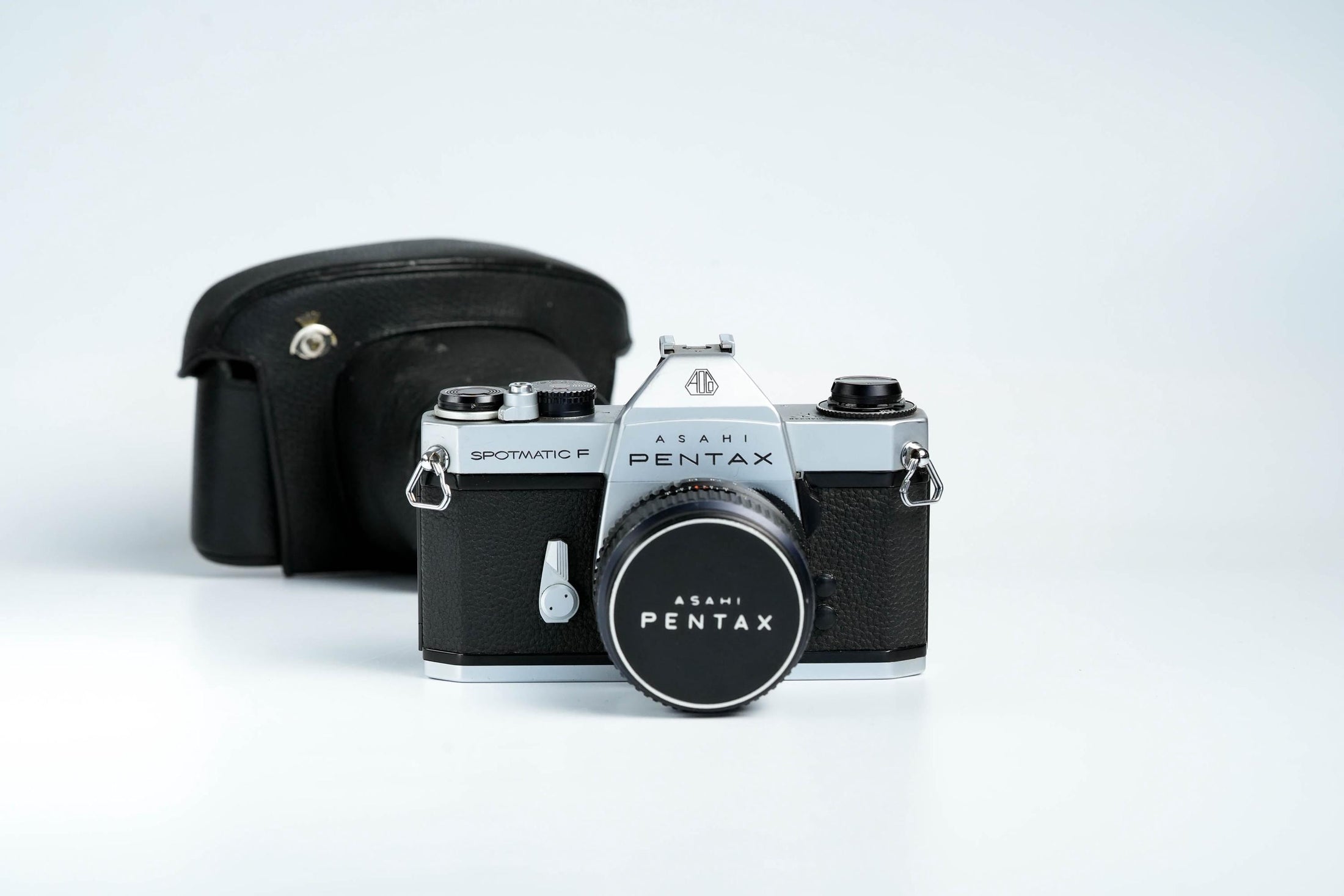 Pentax Spotmatic F + SMC Takumar 55mm f/1.8 – Volledig werkend + gratis 35mm film