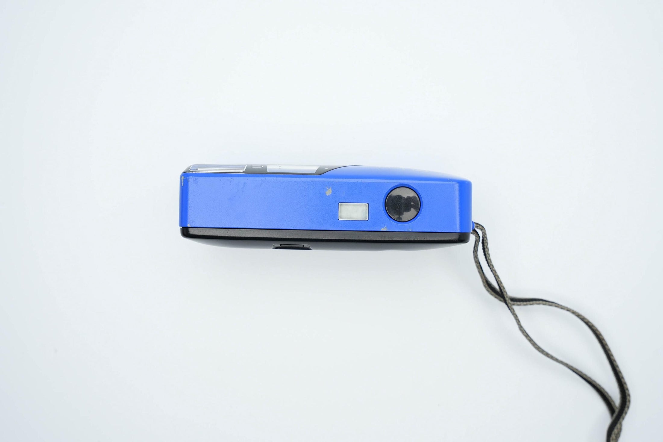 Konica EU-mini Point-and-Shoot Camera in Iconisch Blauw – Compact en Vintage Cool